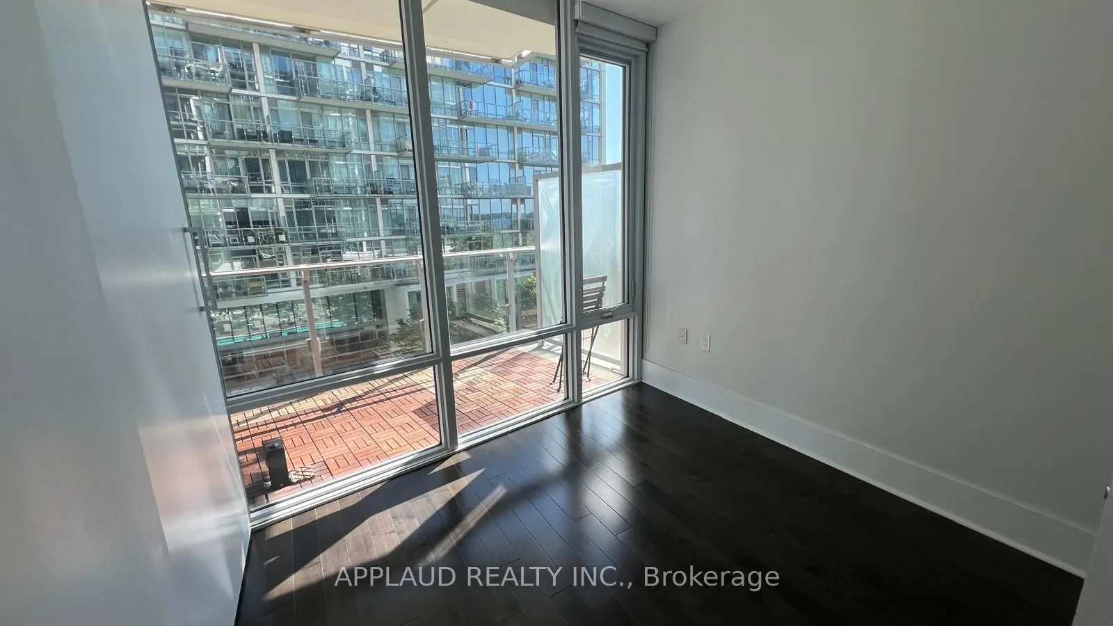 29 Queens Quay E, #409