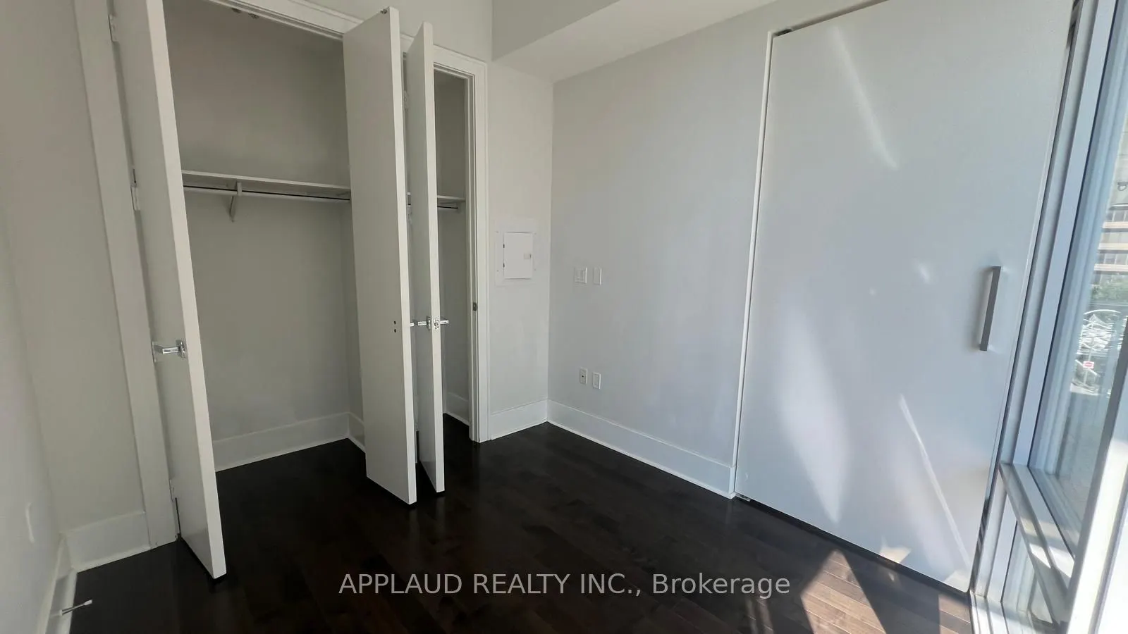 29 Queens Quay E, #409