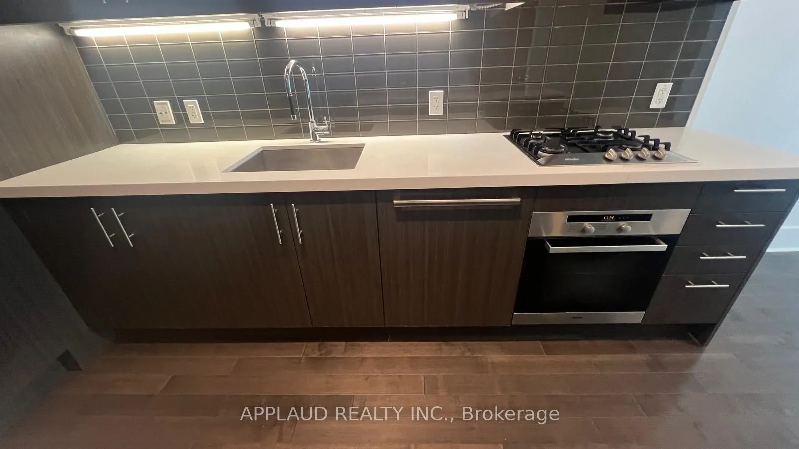 29 Queens Quay E, #409