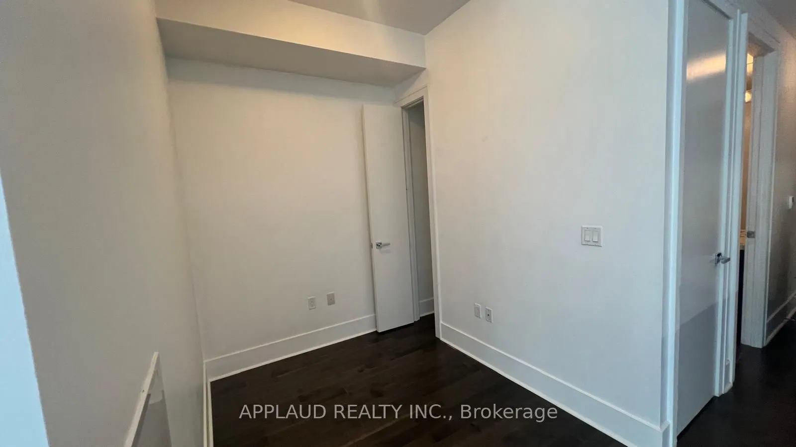 29 Queens Quay E, #409