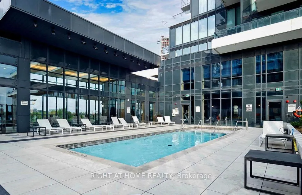 30 INN ON THE PARK Drive, #2901