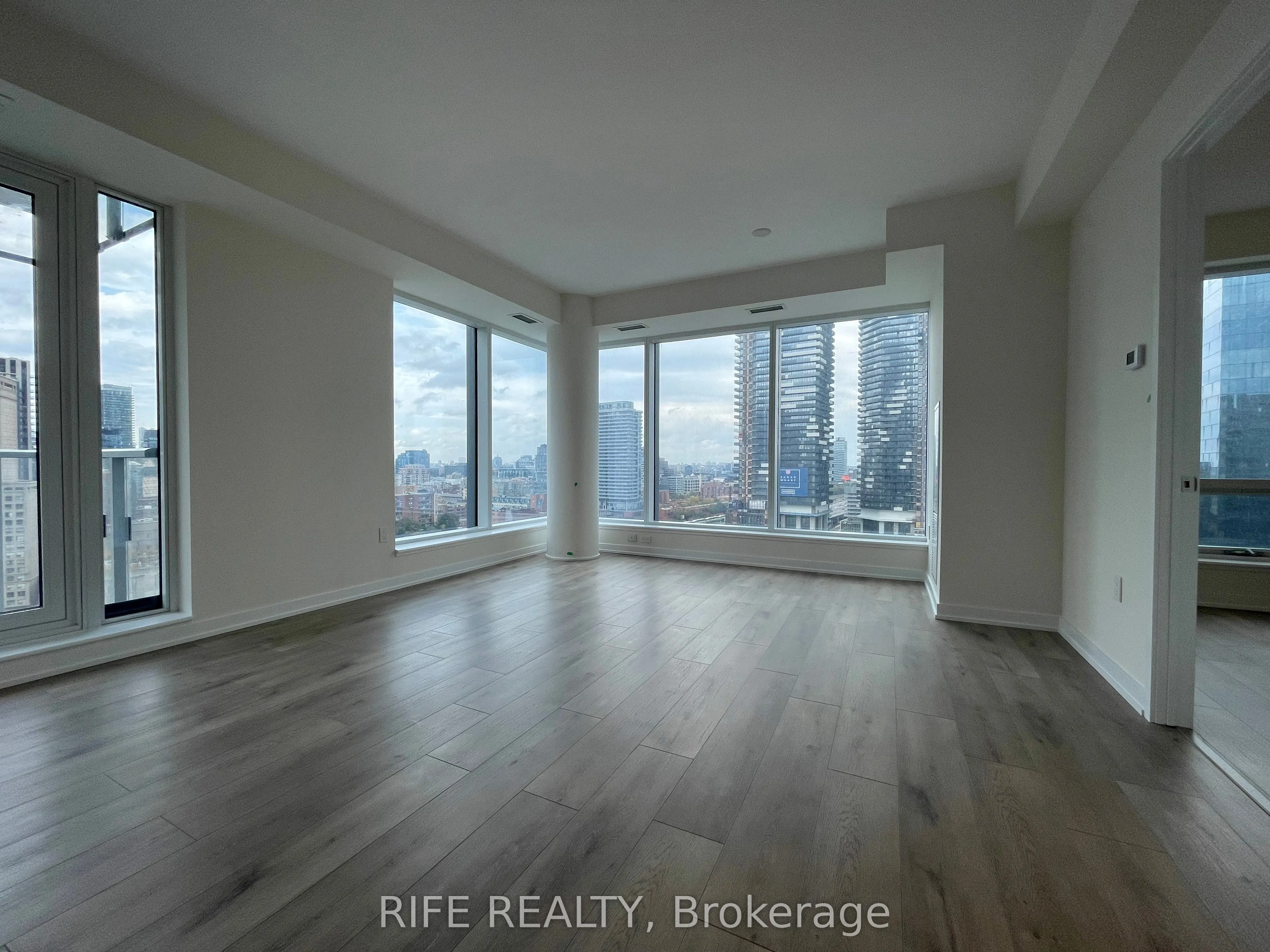 28 Freeland Street, #1707