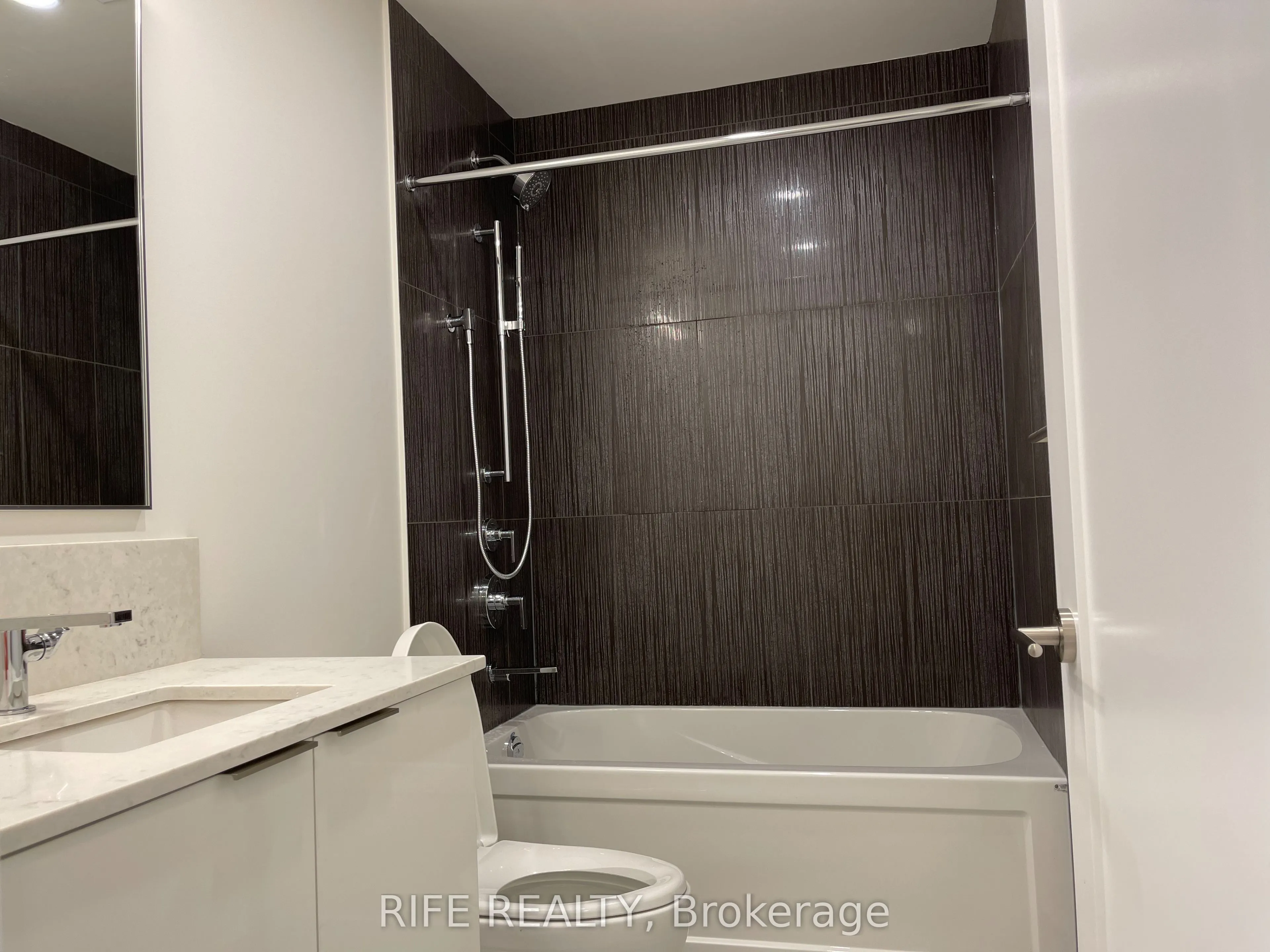 28 Freeland Street, #1707