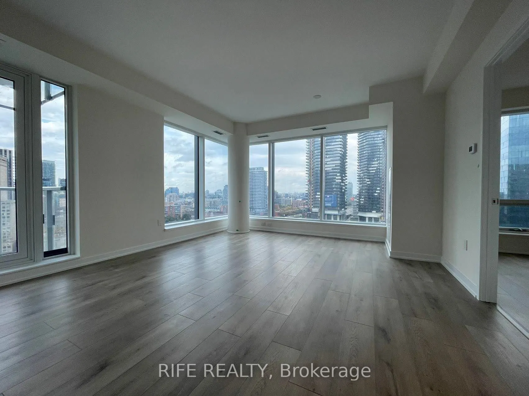 28 Freeland Street, #1707