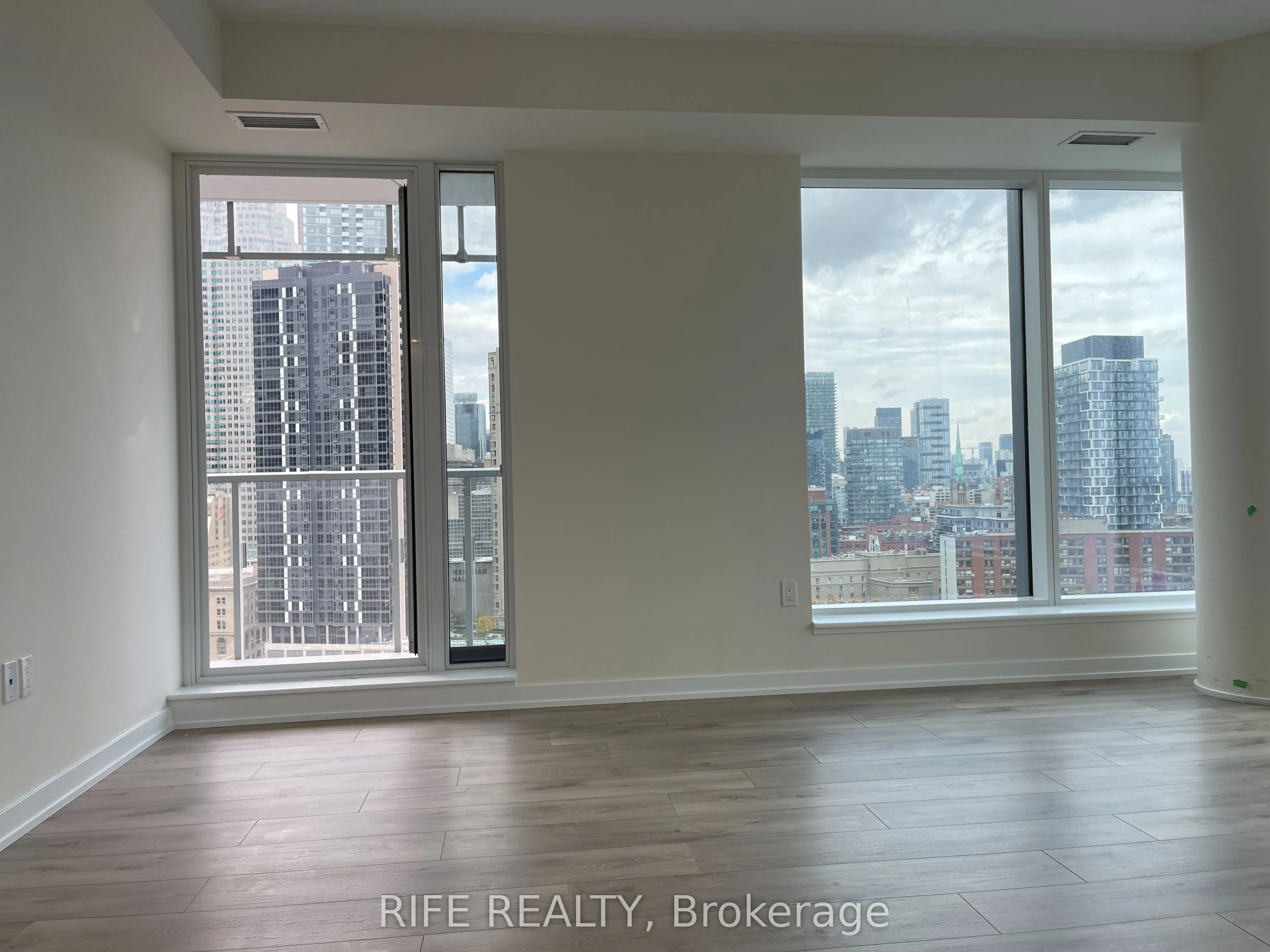 28 Freeland Street, #1707