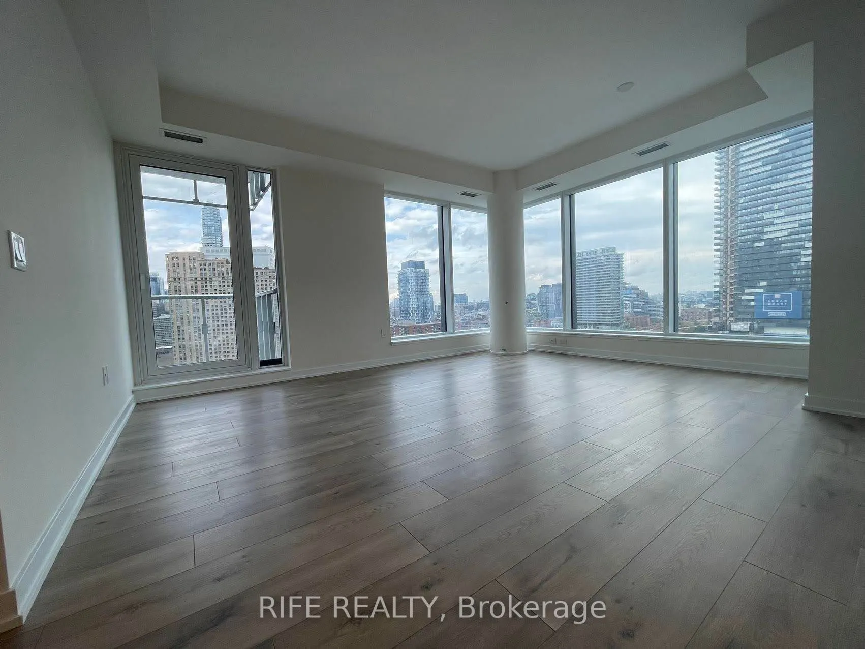28 Freeland Street, #1707