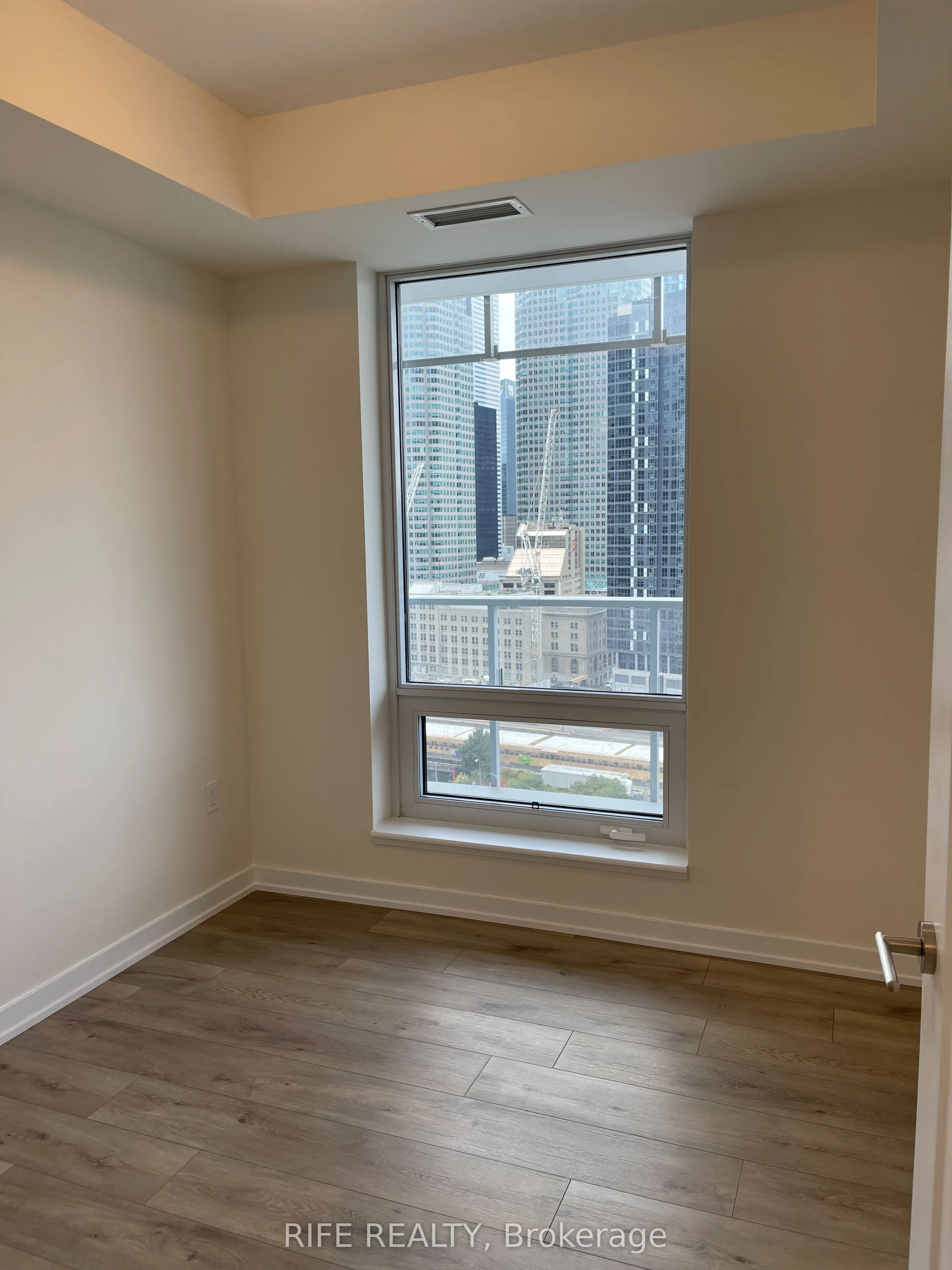 28 Freeland Street, #1707