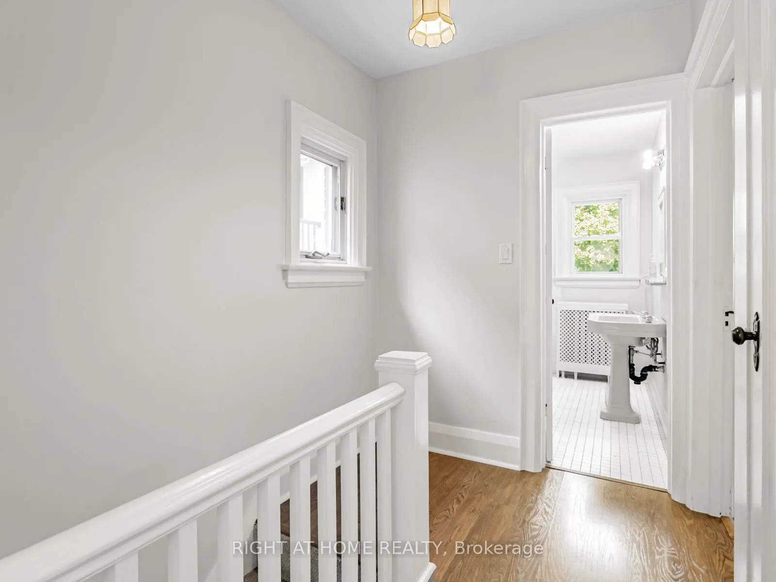 452 Soudan Avenue E