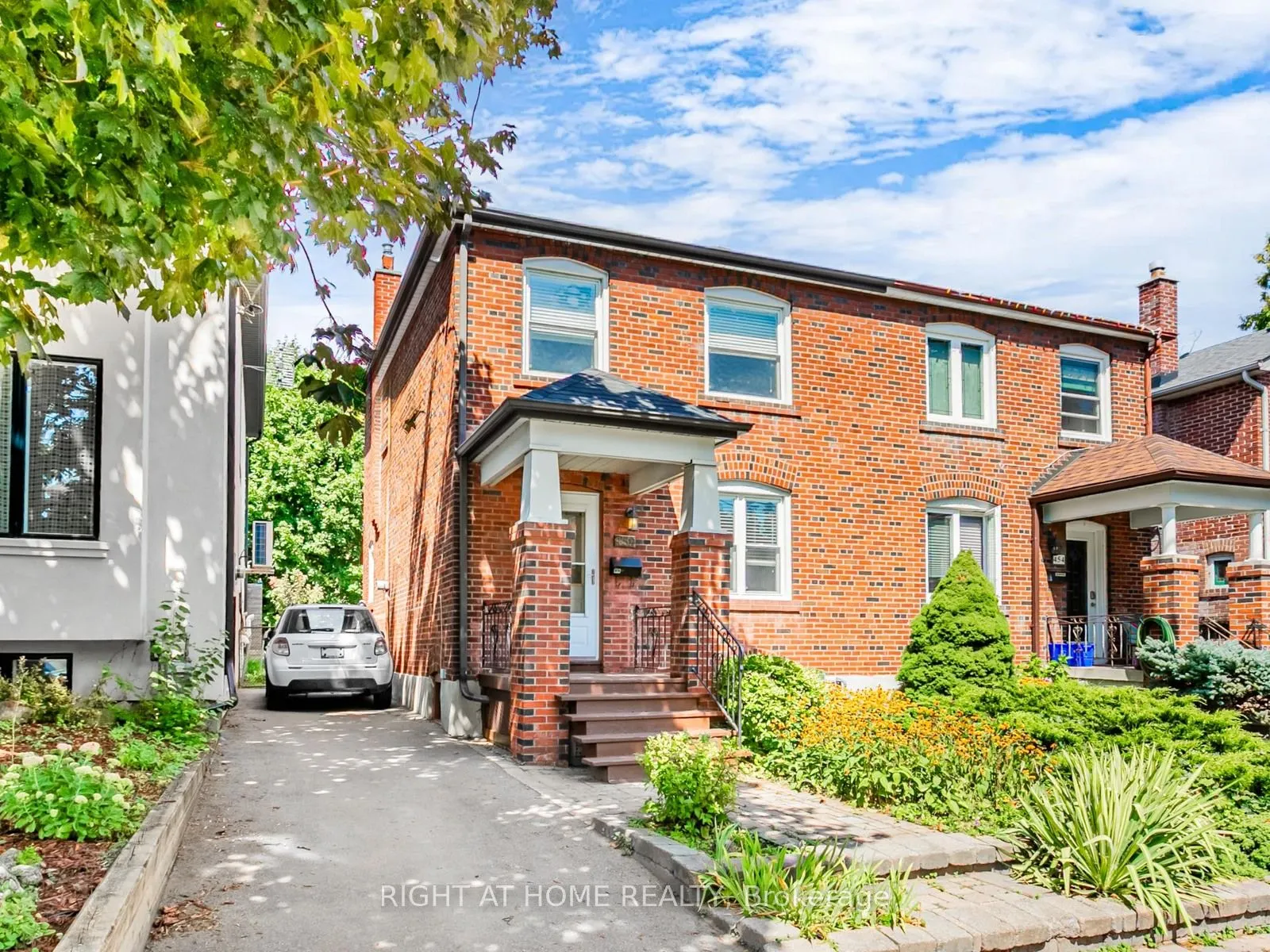 452 Soudan Avenue E