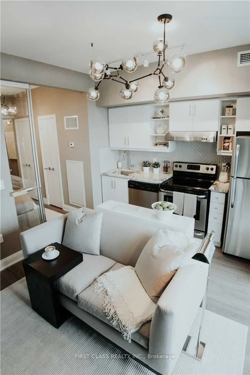 160 vanderhoof Avenue, #209