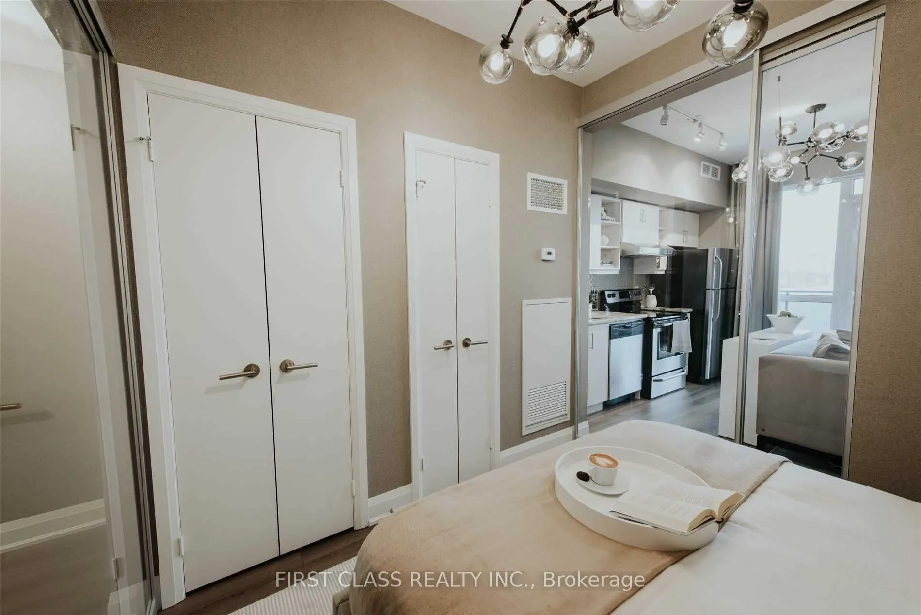 160 vanderhoof Avenue, #209
