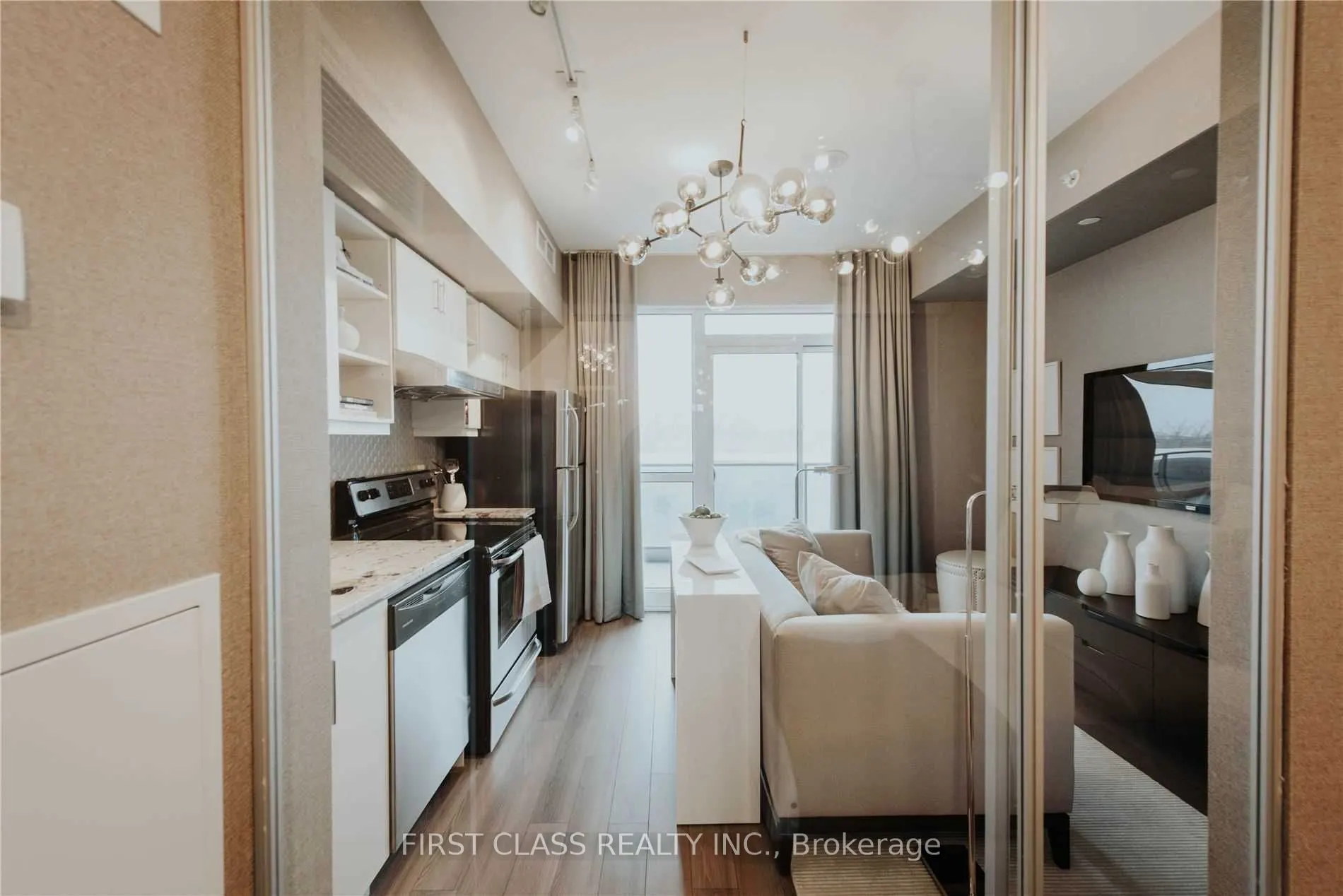 160 vanderhoof Avenue, #209