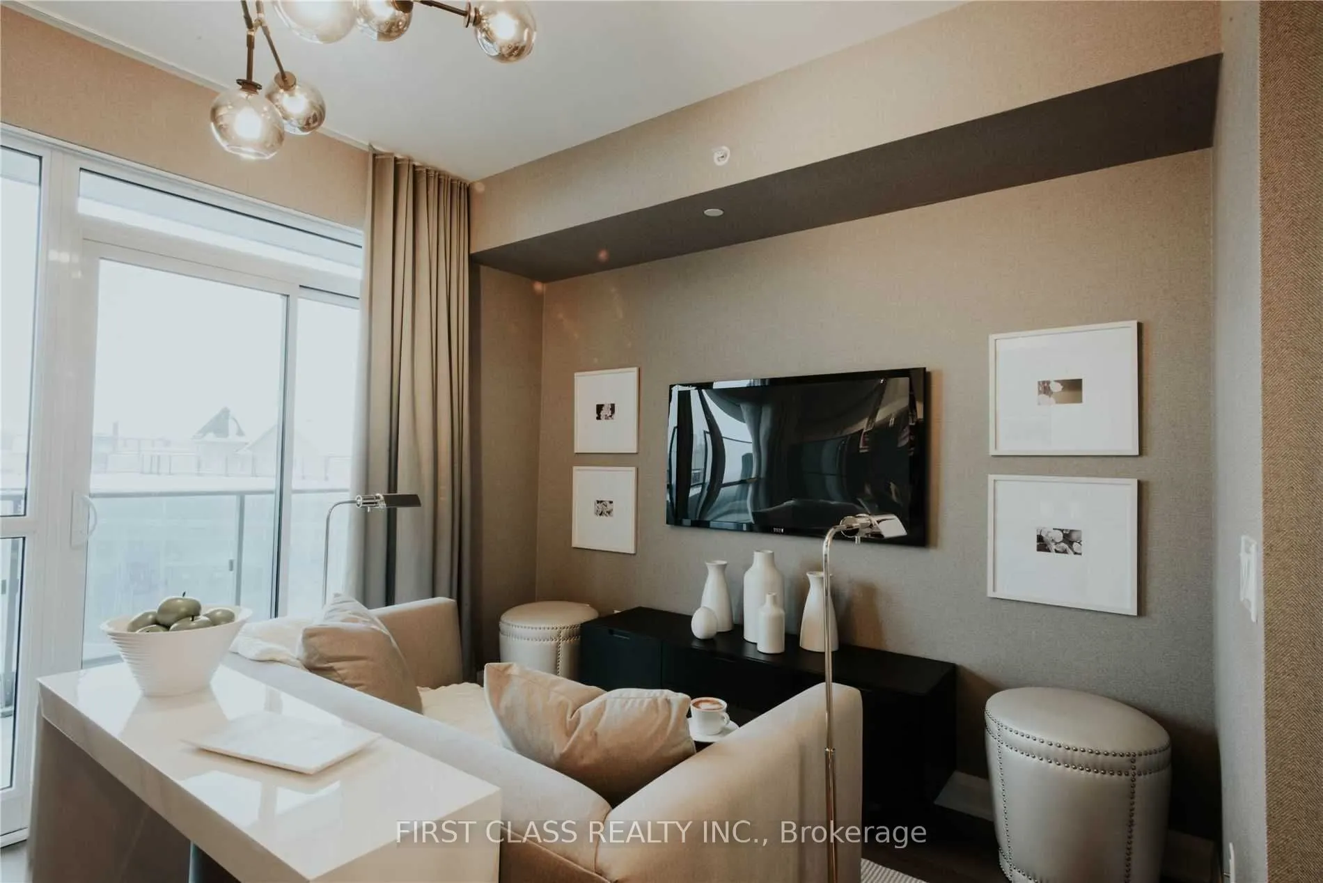 160 vanderhoof Avenue, #209