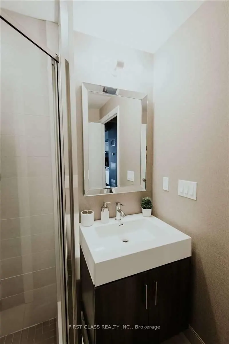 160 vanderhoof Avenue, #209
