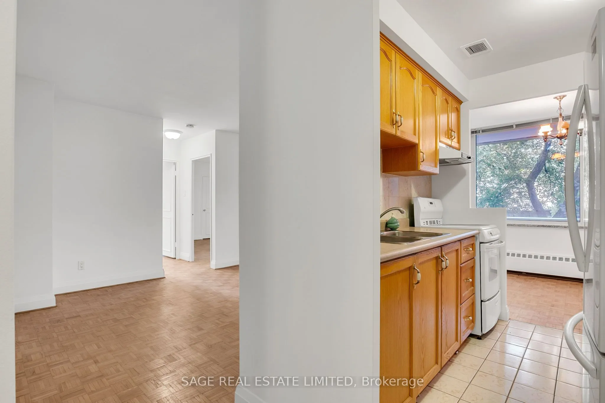 74 Spadina Road, #204
