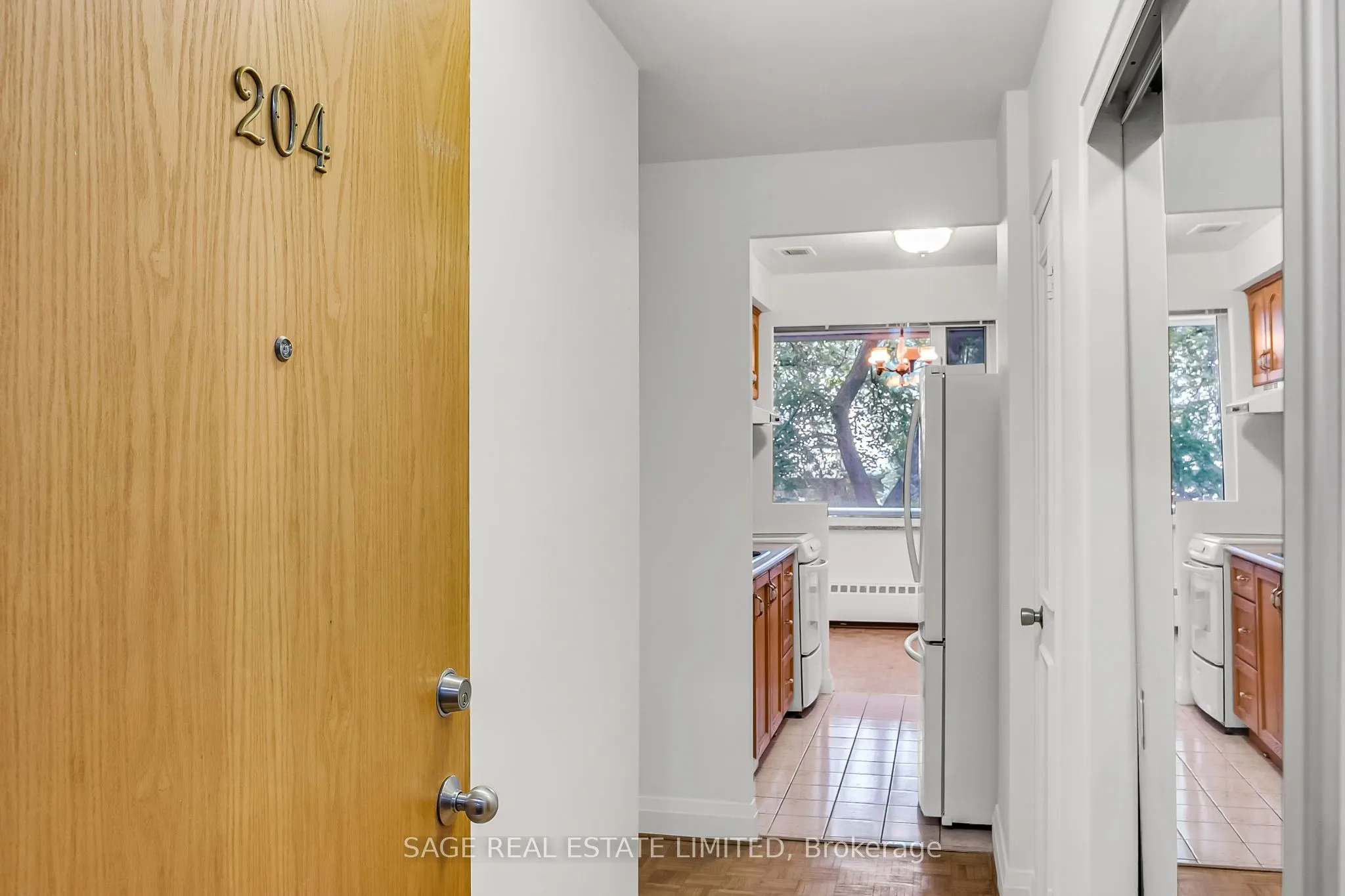 74 Spadina Road, #204