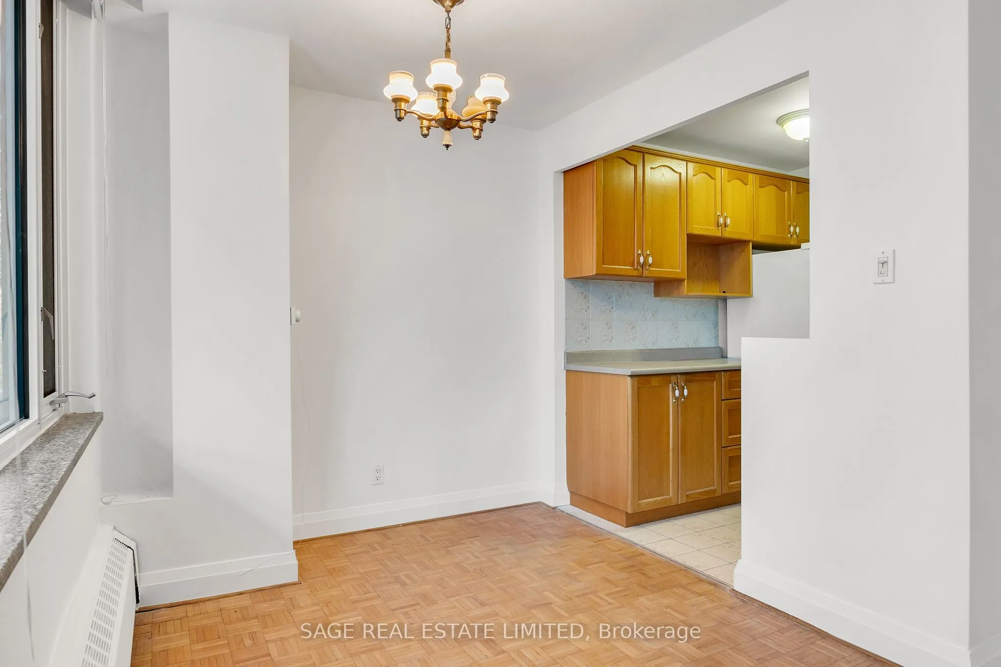74 Spadina Road, #204
