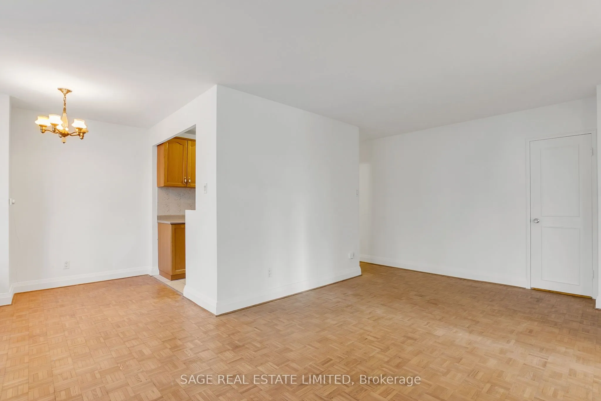 74 Spadina Road, #204