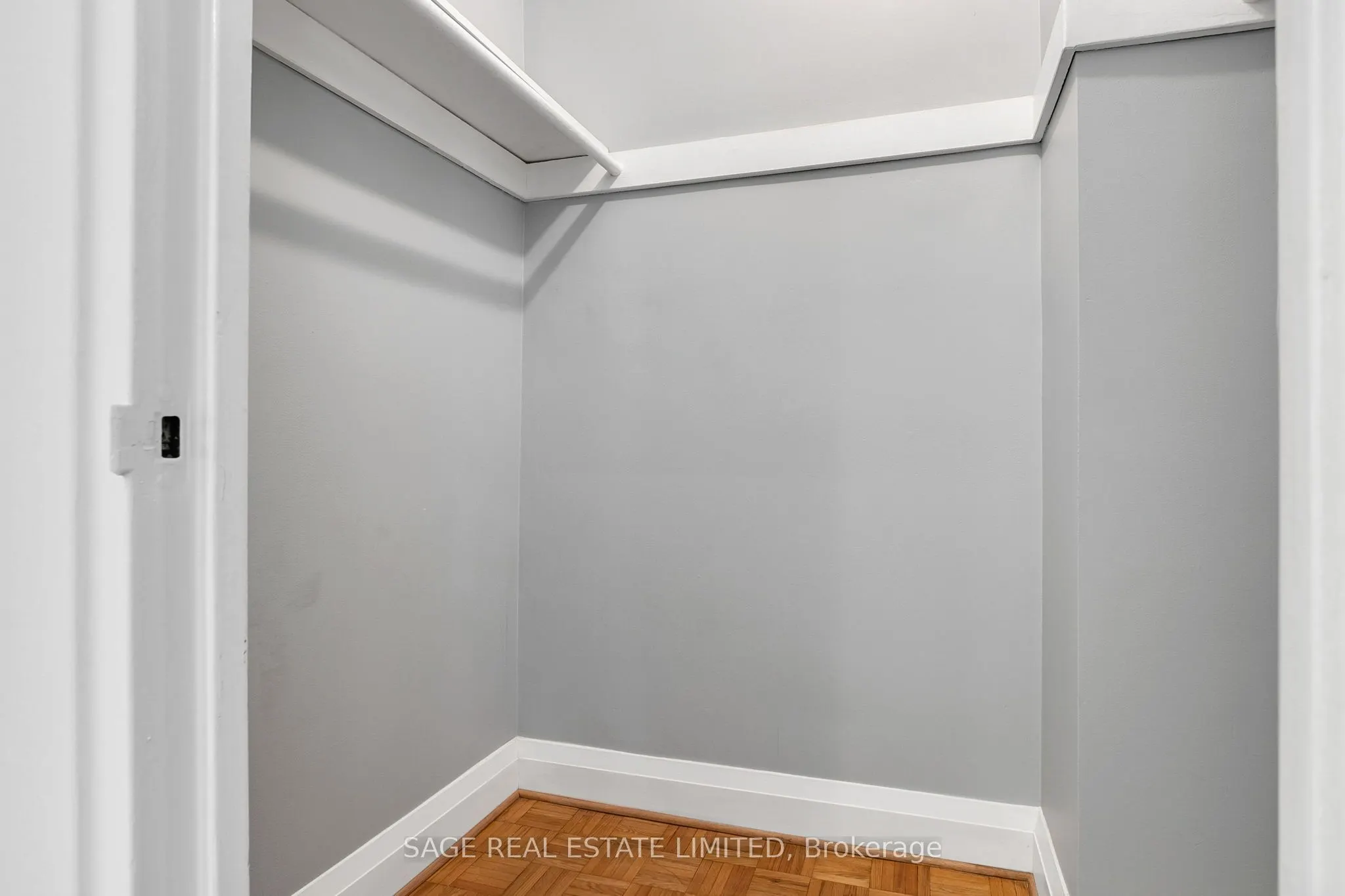 74 Spadina Road, #204