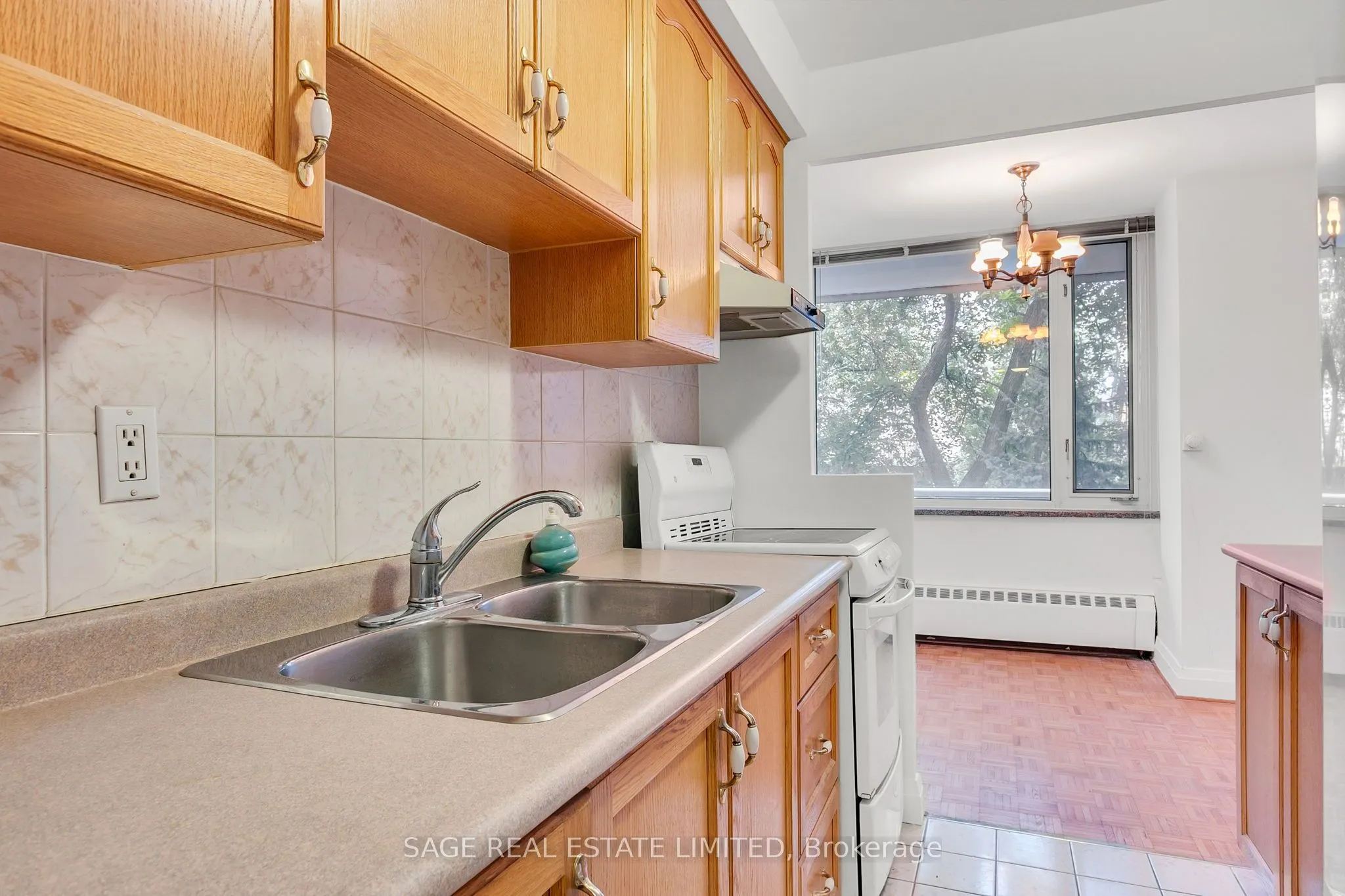 74 Spadina Road, #204