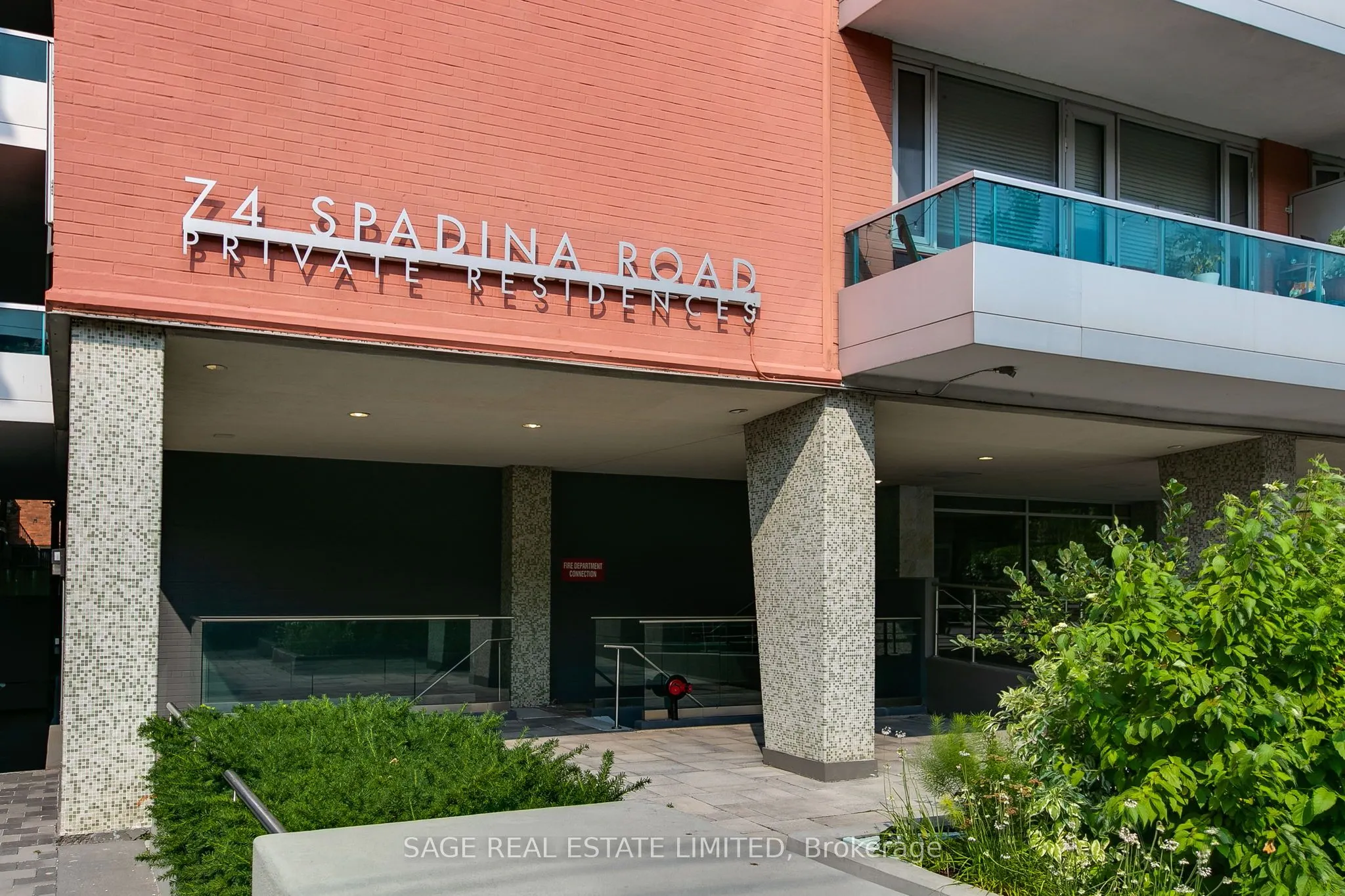 74 Spadina Road, #204