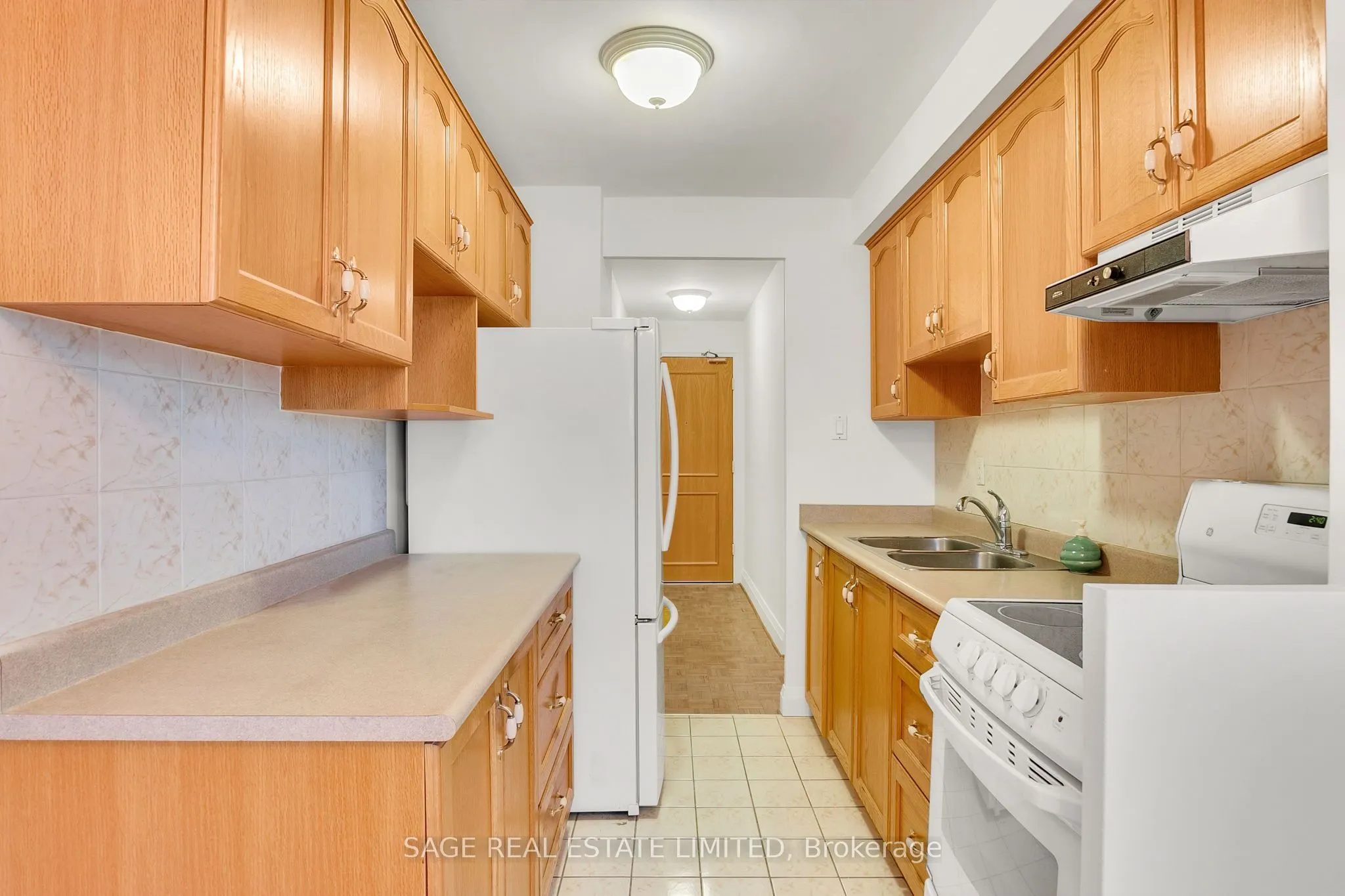 74 Spadina Road, #204