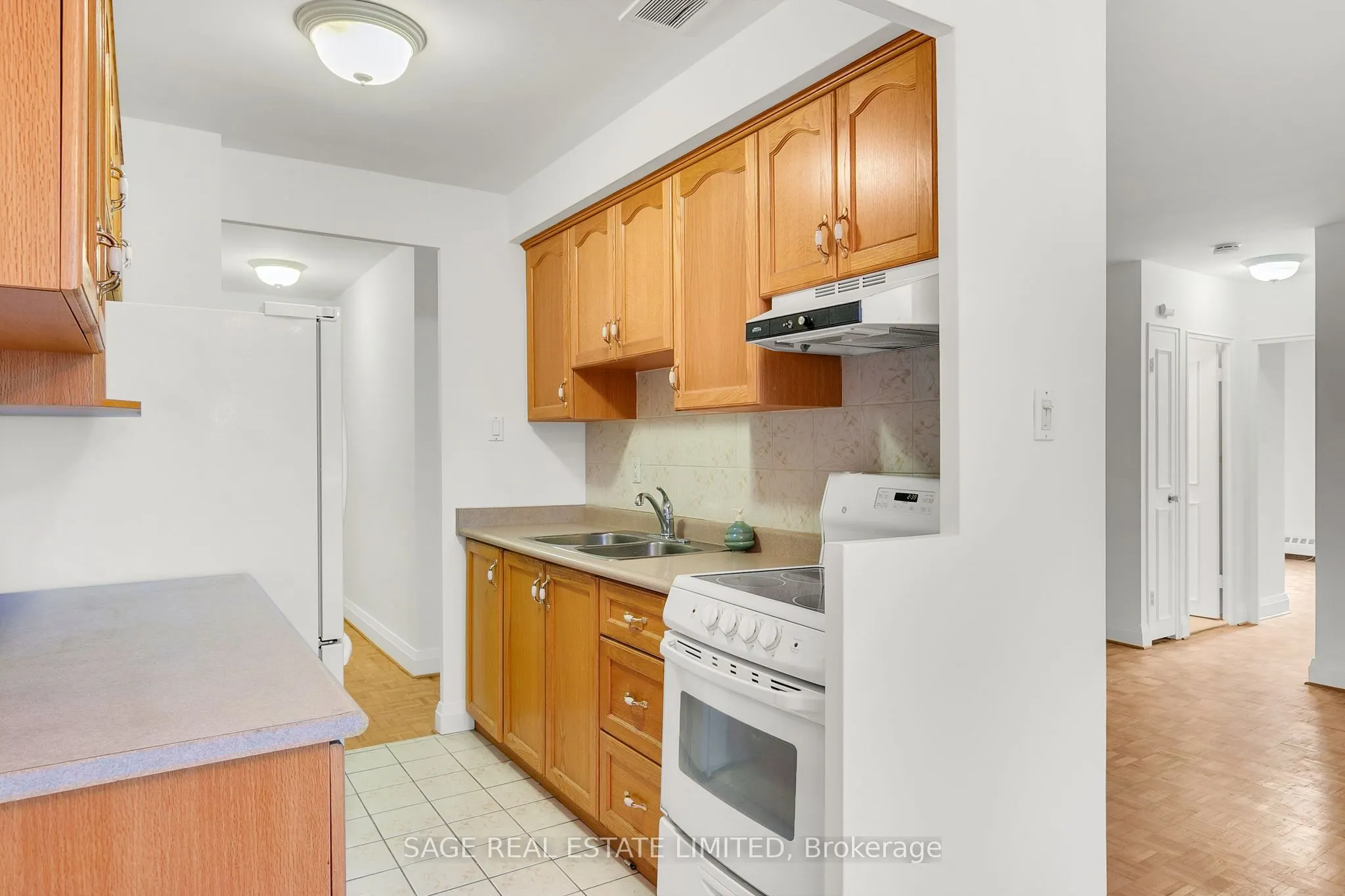 74 Spadina Road, #204