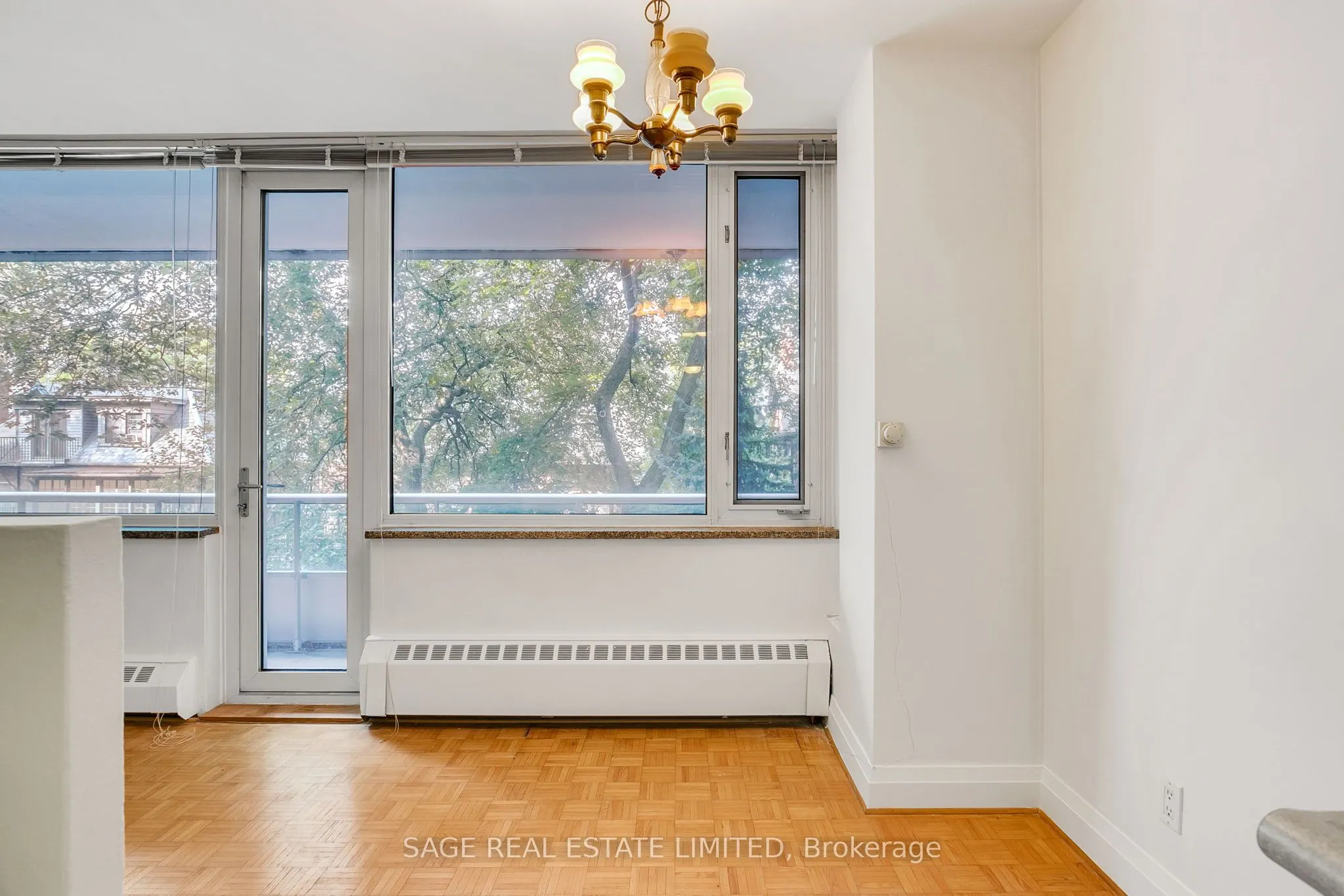 74 Spadina Road, #204