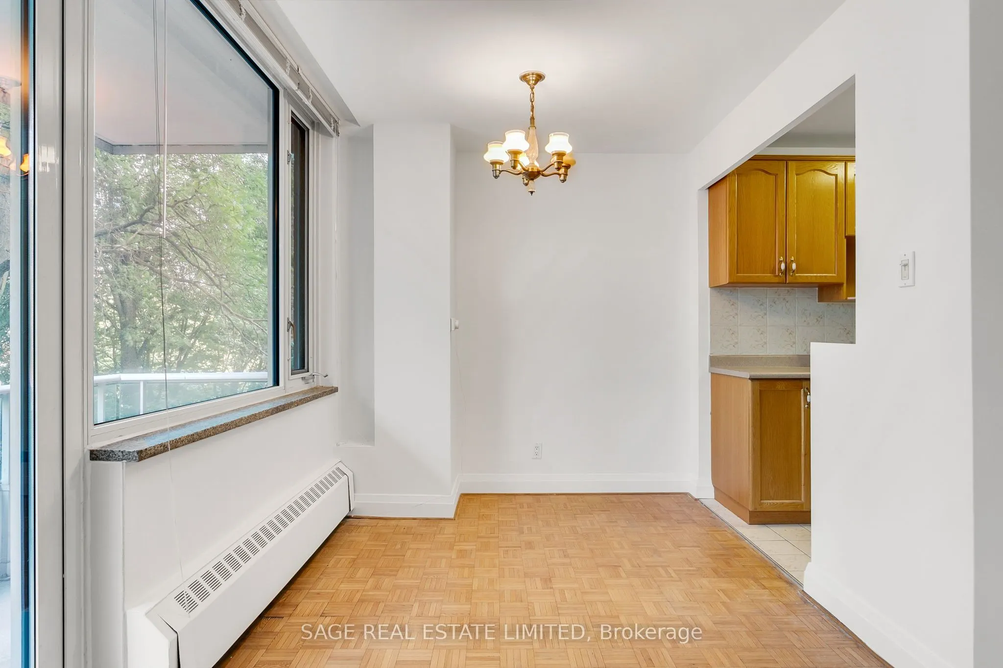 74 Spadina Road, #204