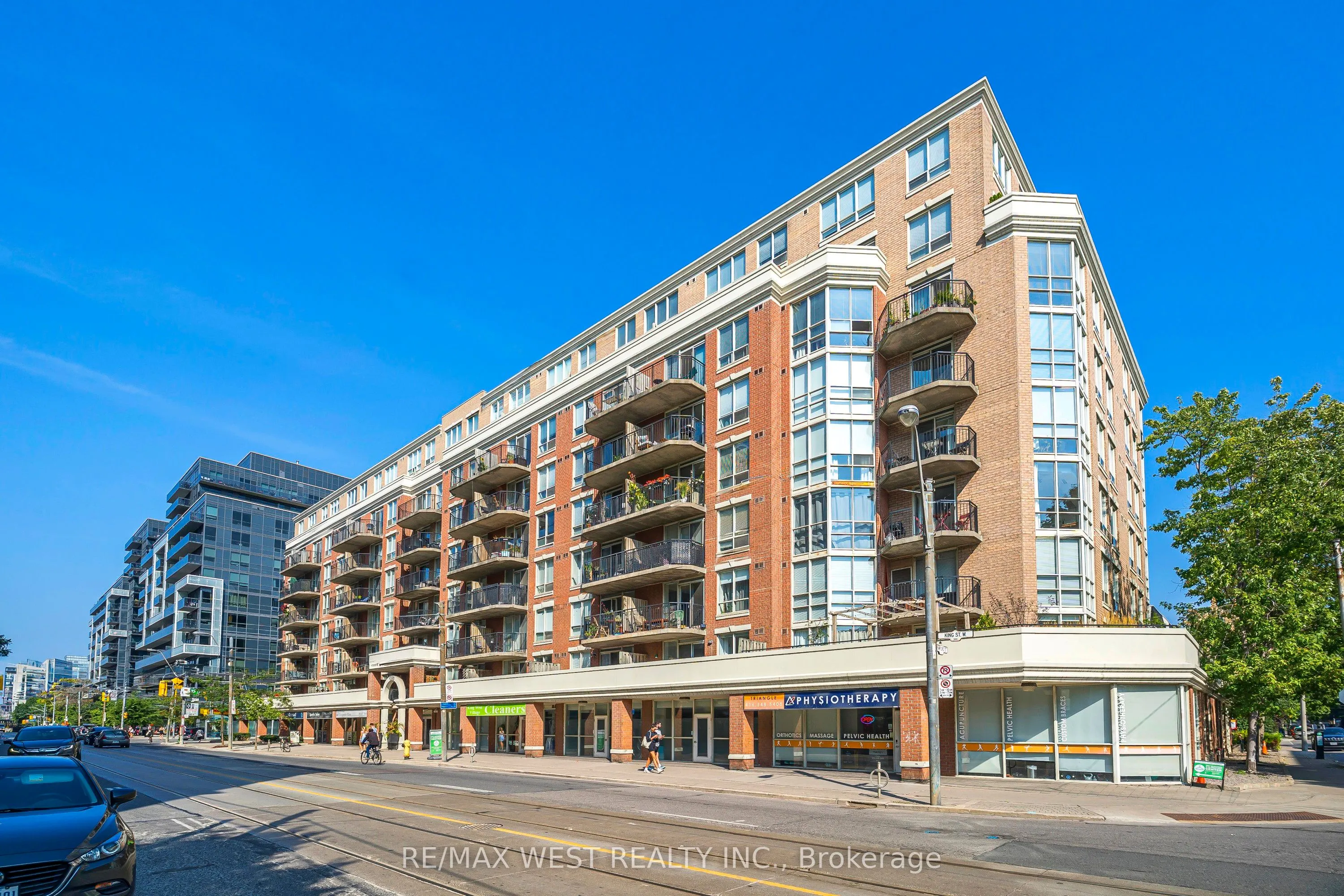 1000 King Street W, #209