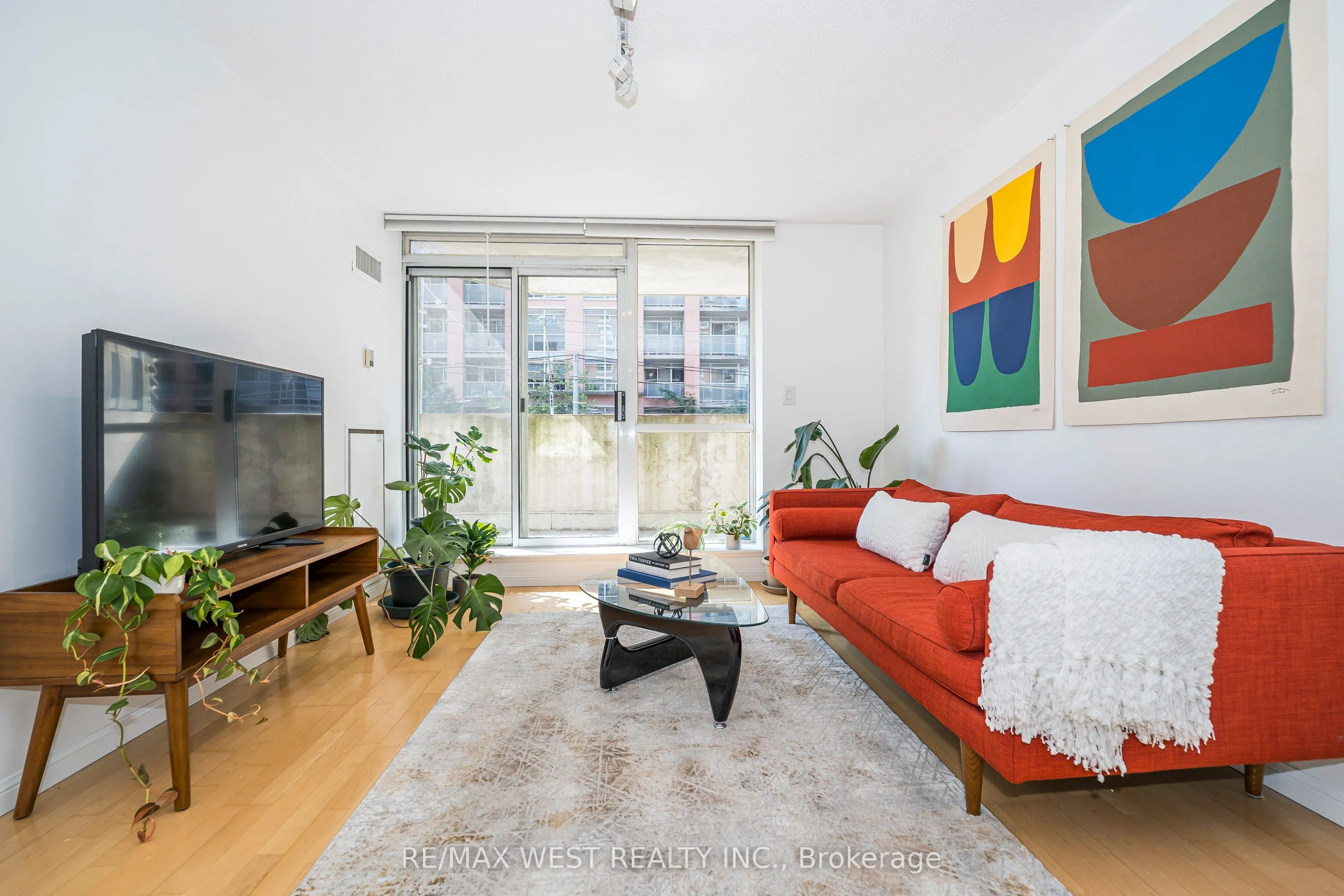 1000 King Street W, #209