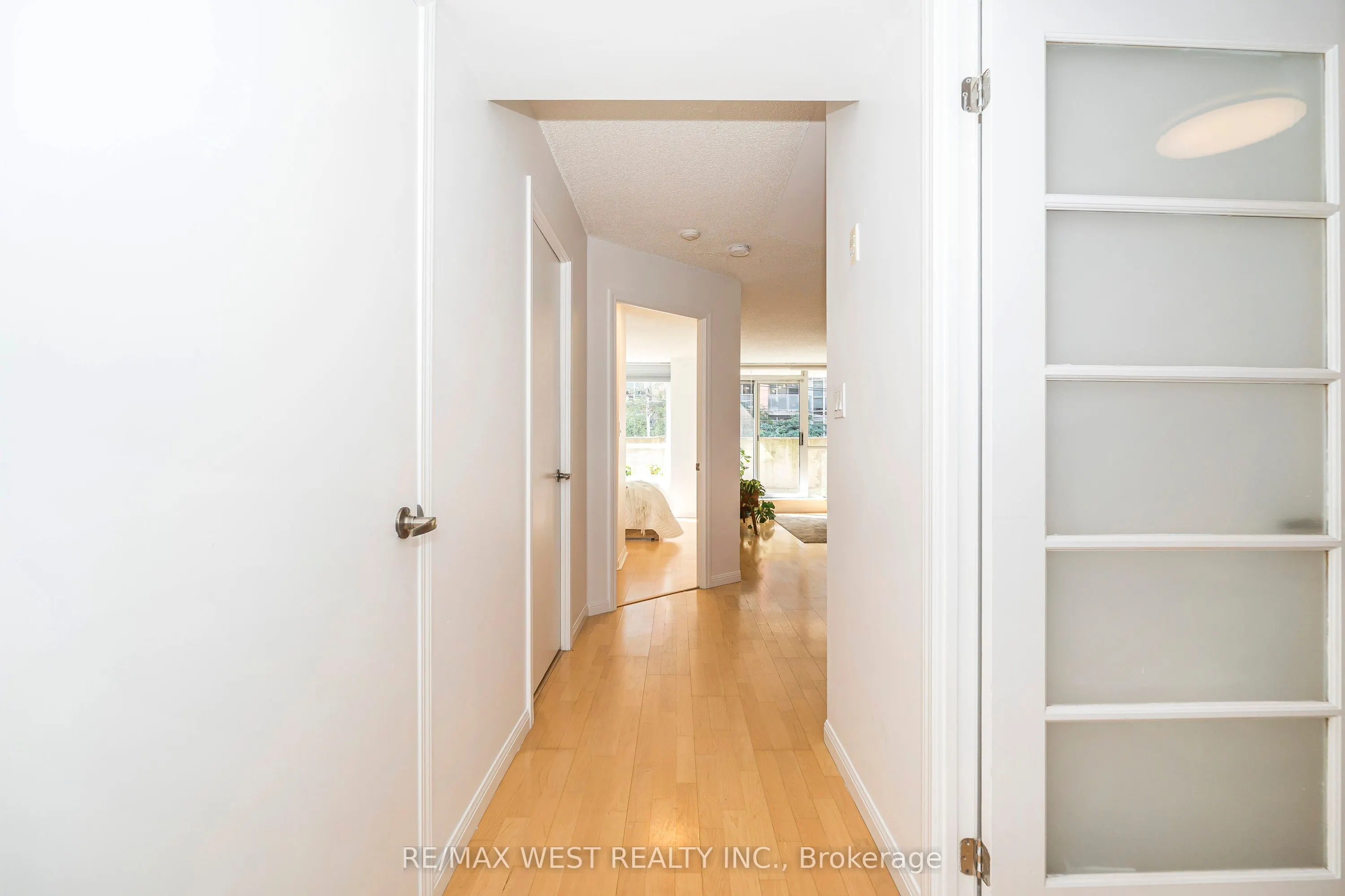 1000 King Street W, #209