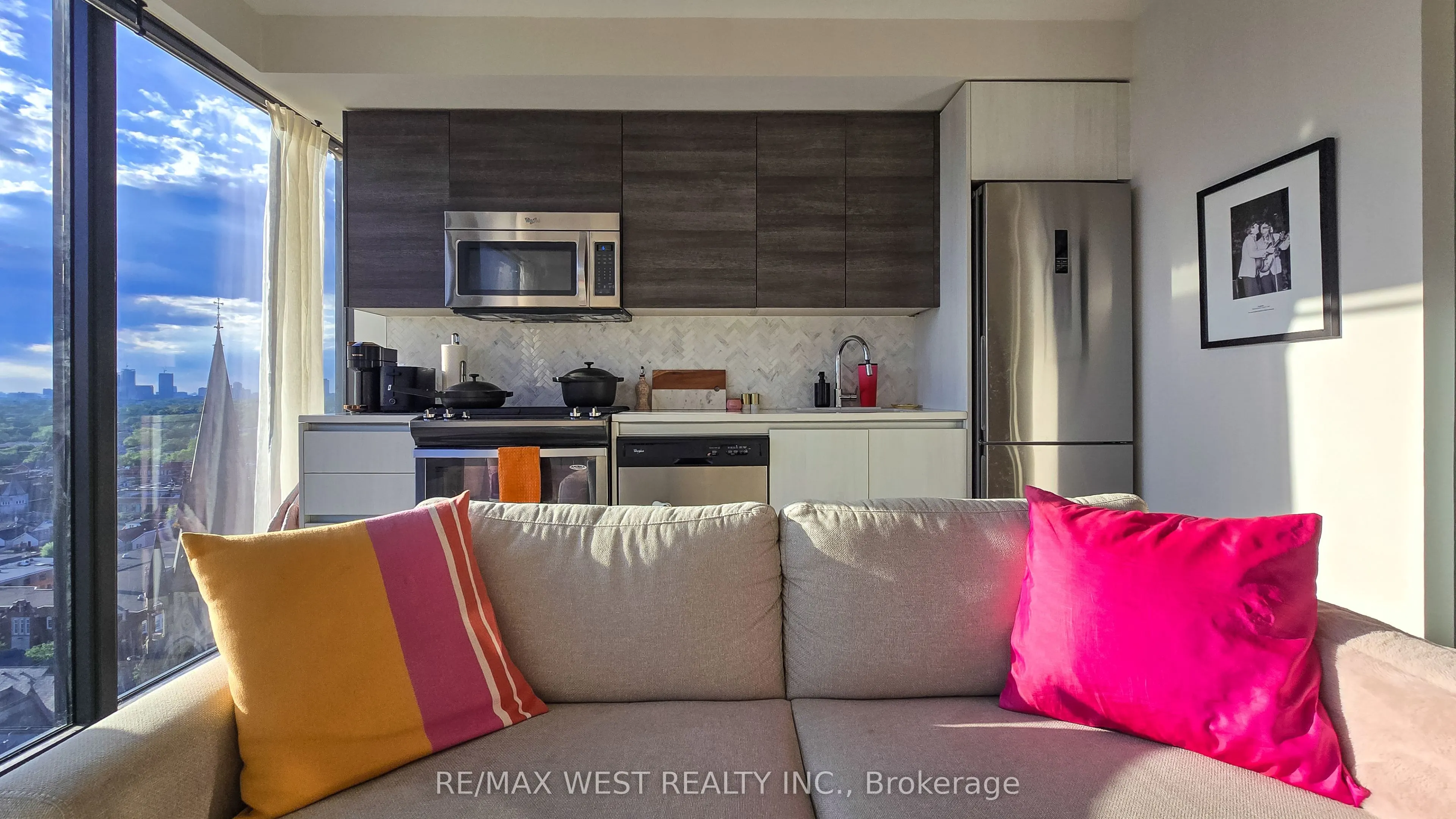 111 Bathurst Street