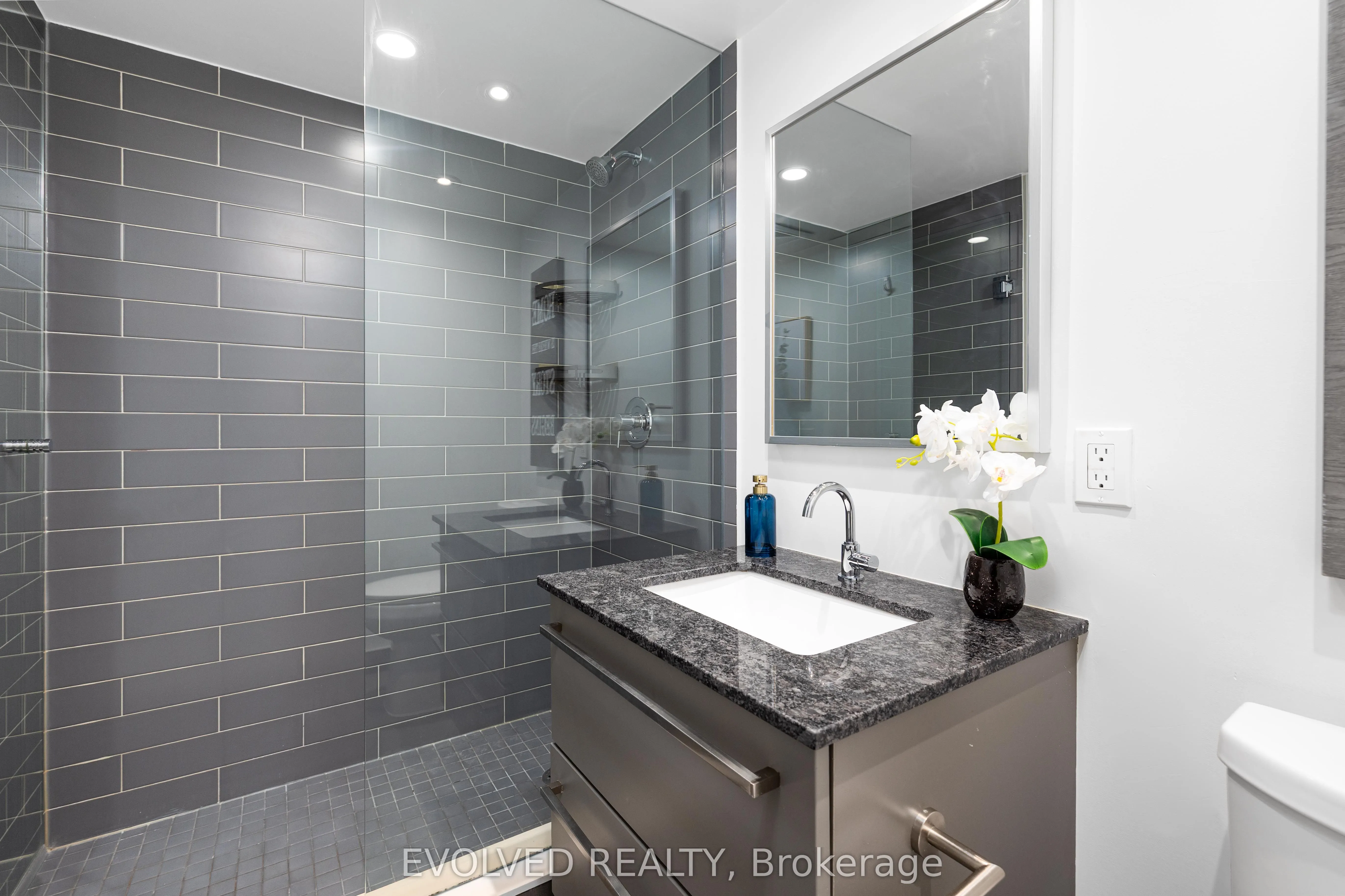 120 Varna Drive, #620