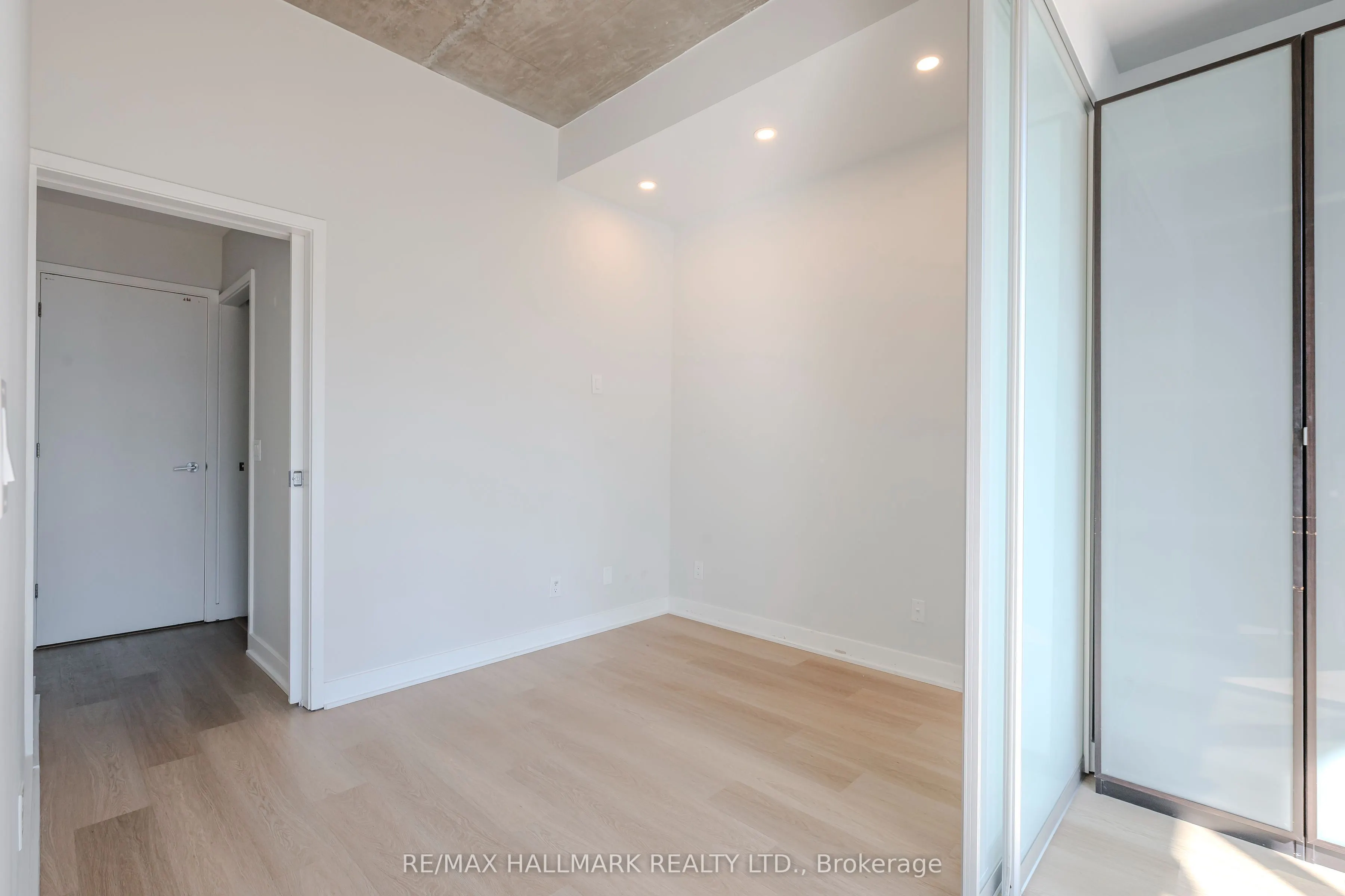 60 Bathurst Street, #910