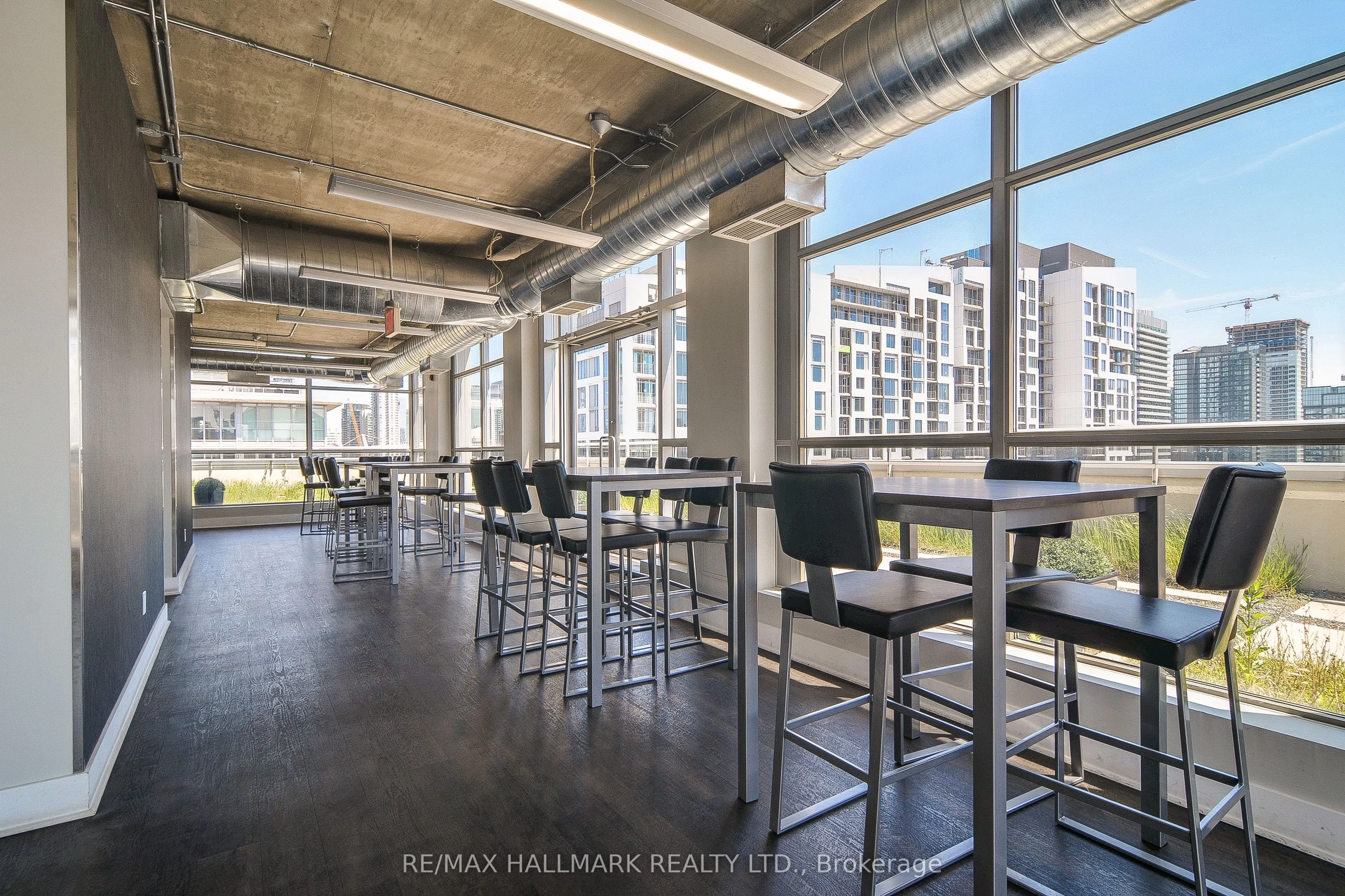 60 Bathurst Street, #910