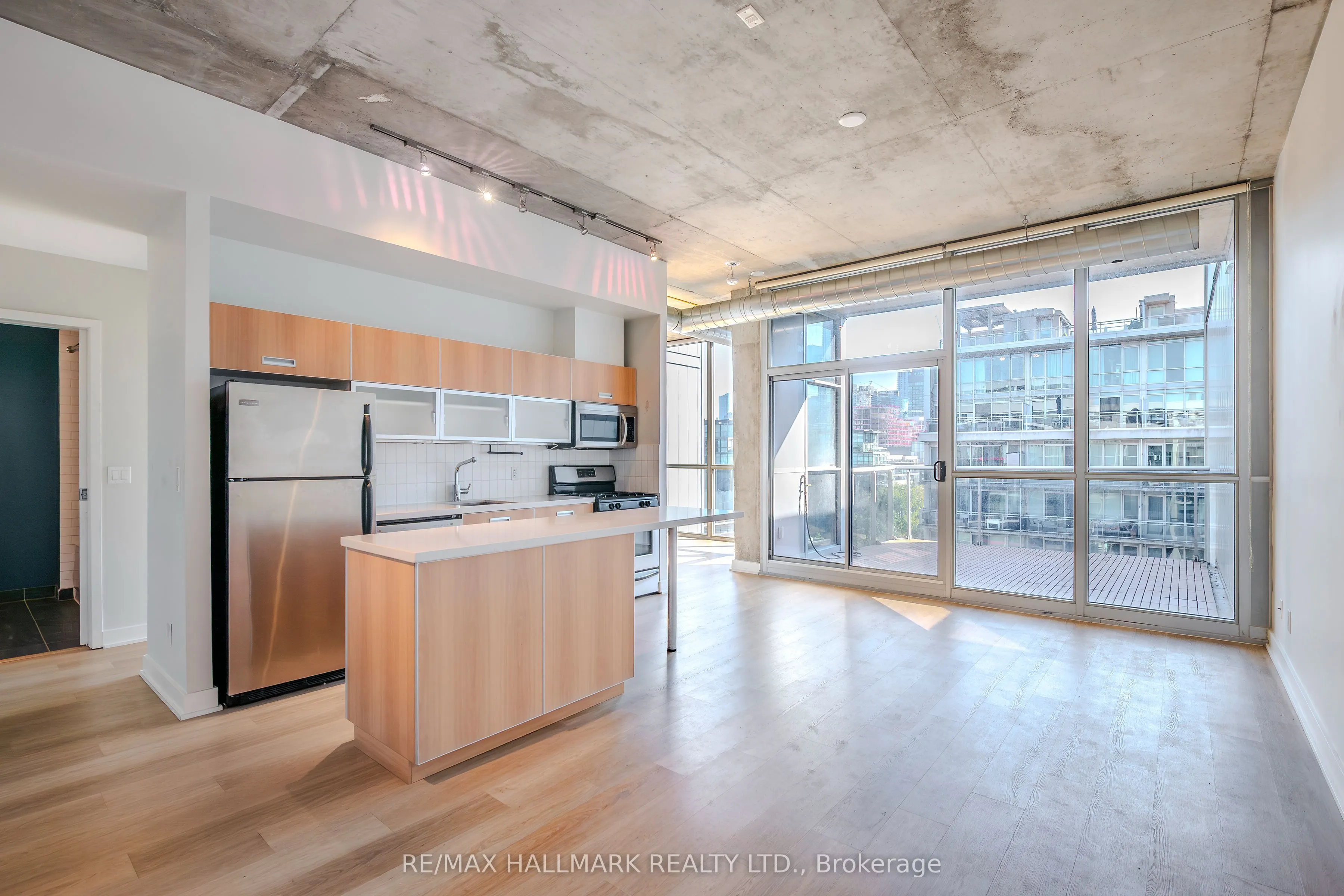 60 Bathurst Street, #910