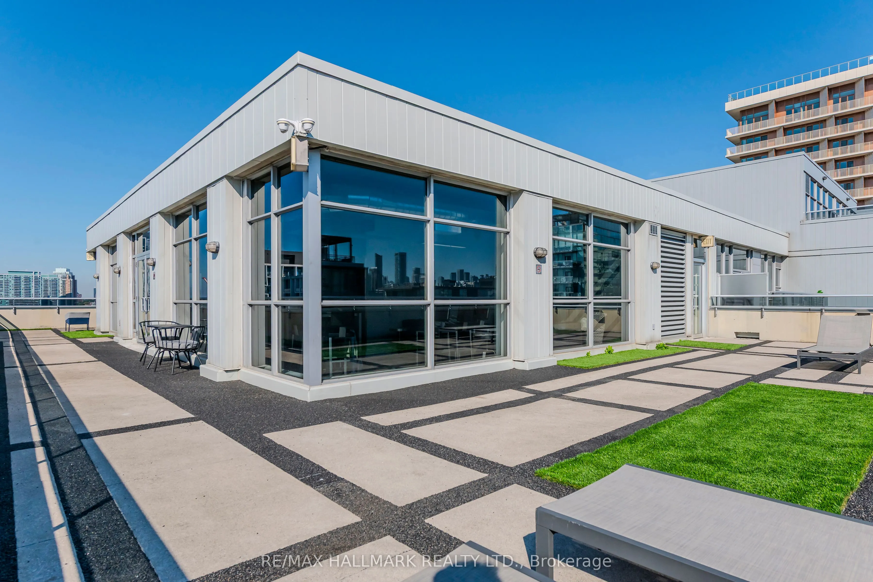 60 Bathurst Street, #910