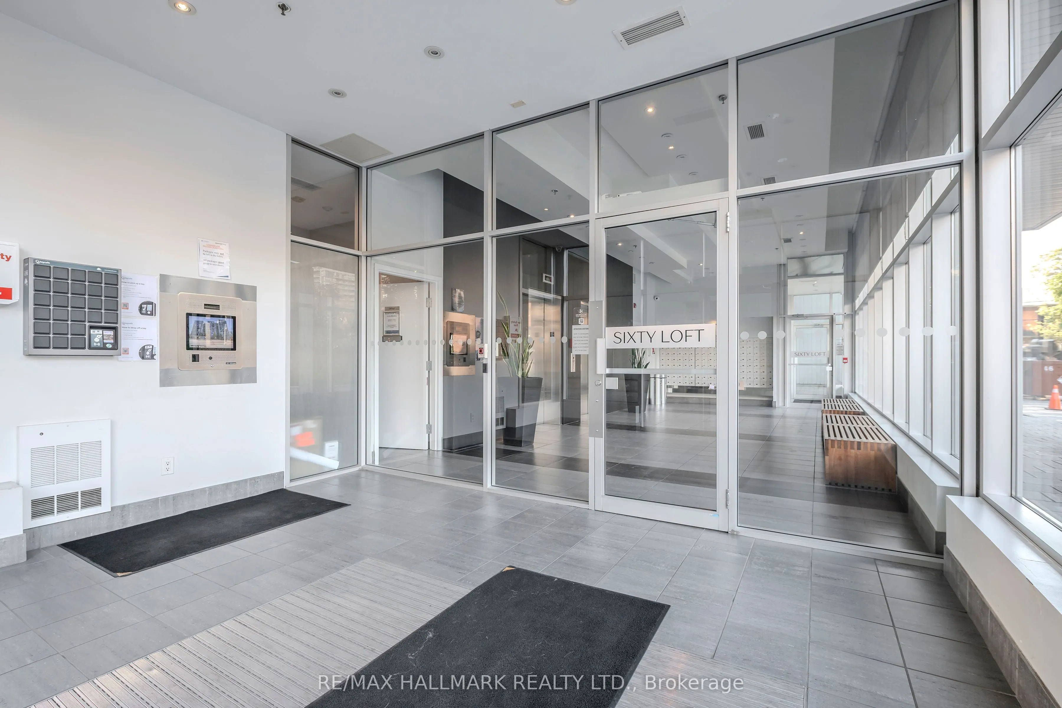 60 Bathurst Street, #910