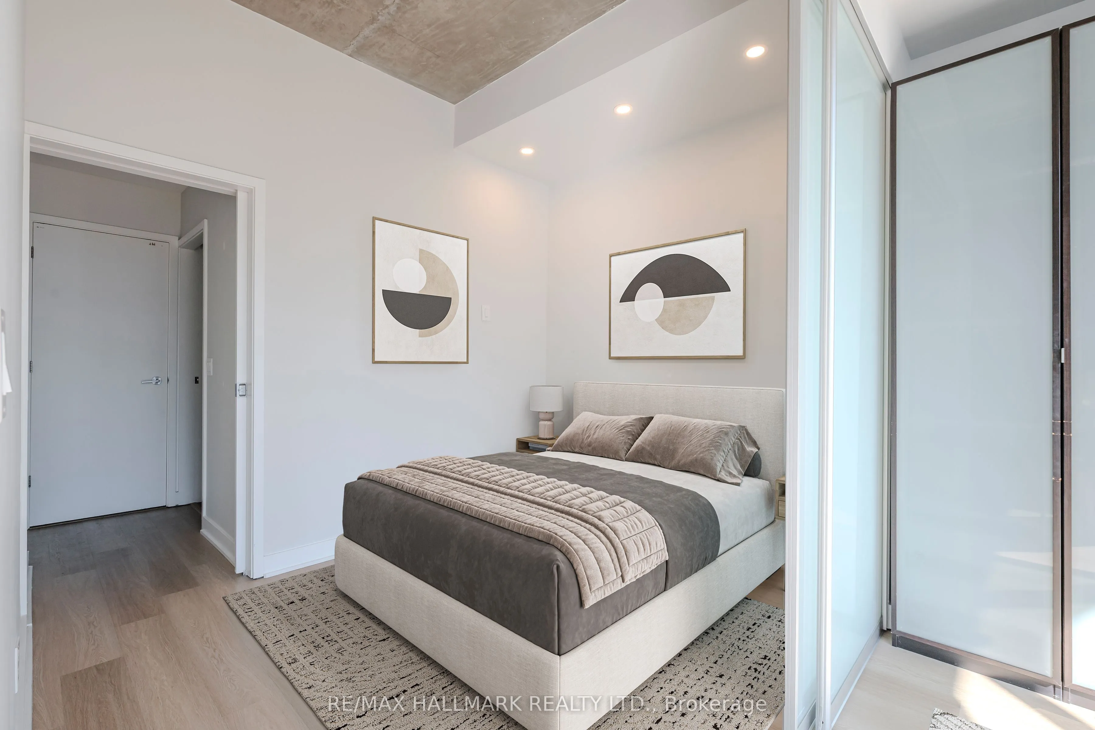 60 Bathurst Street, #910