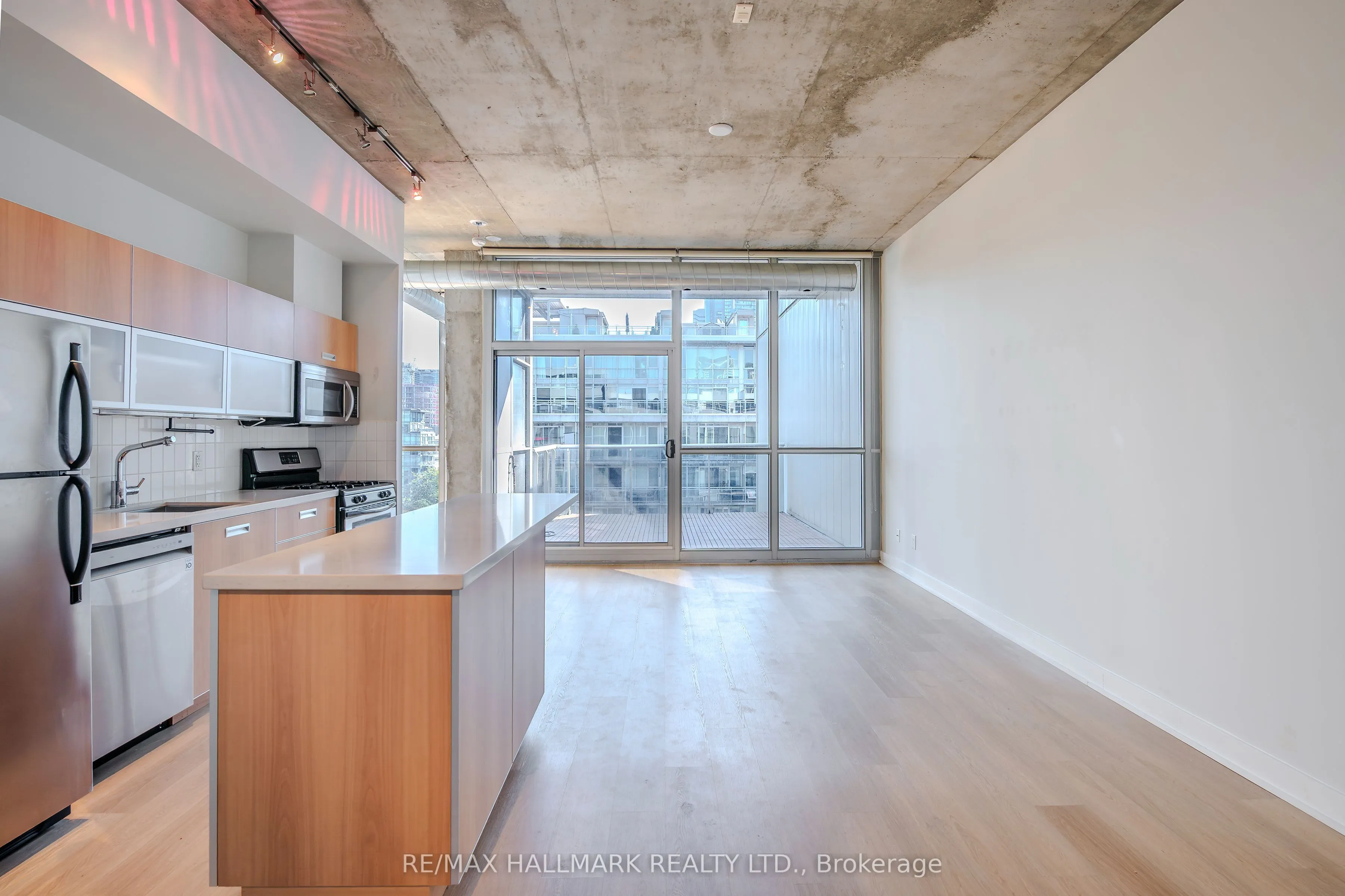 60 Bathurst Street, #910