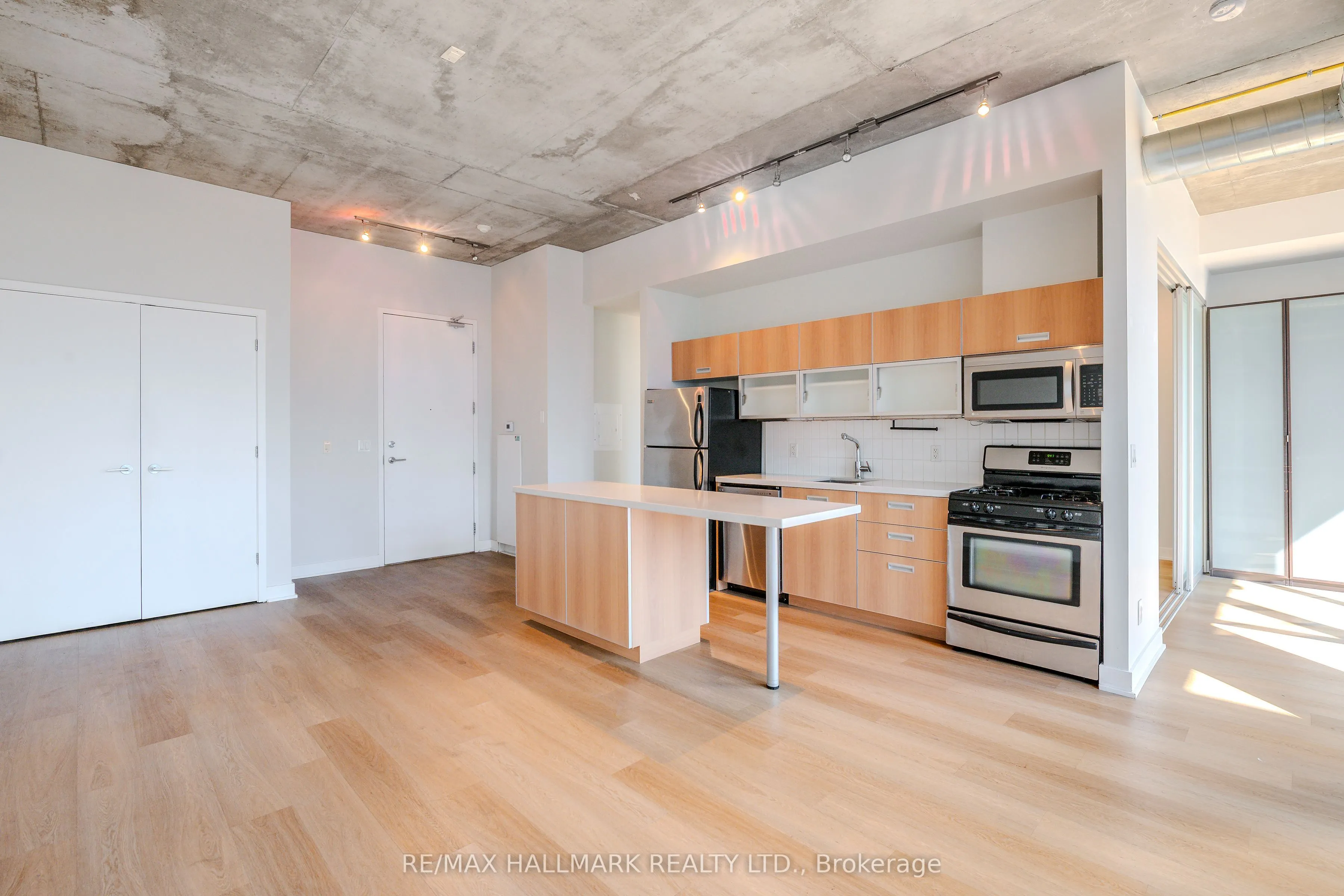 60 Bathurst Street, #910