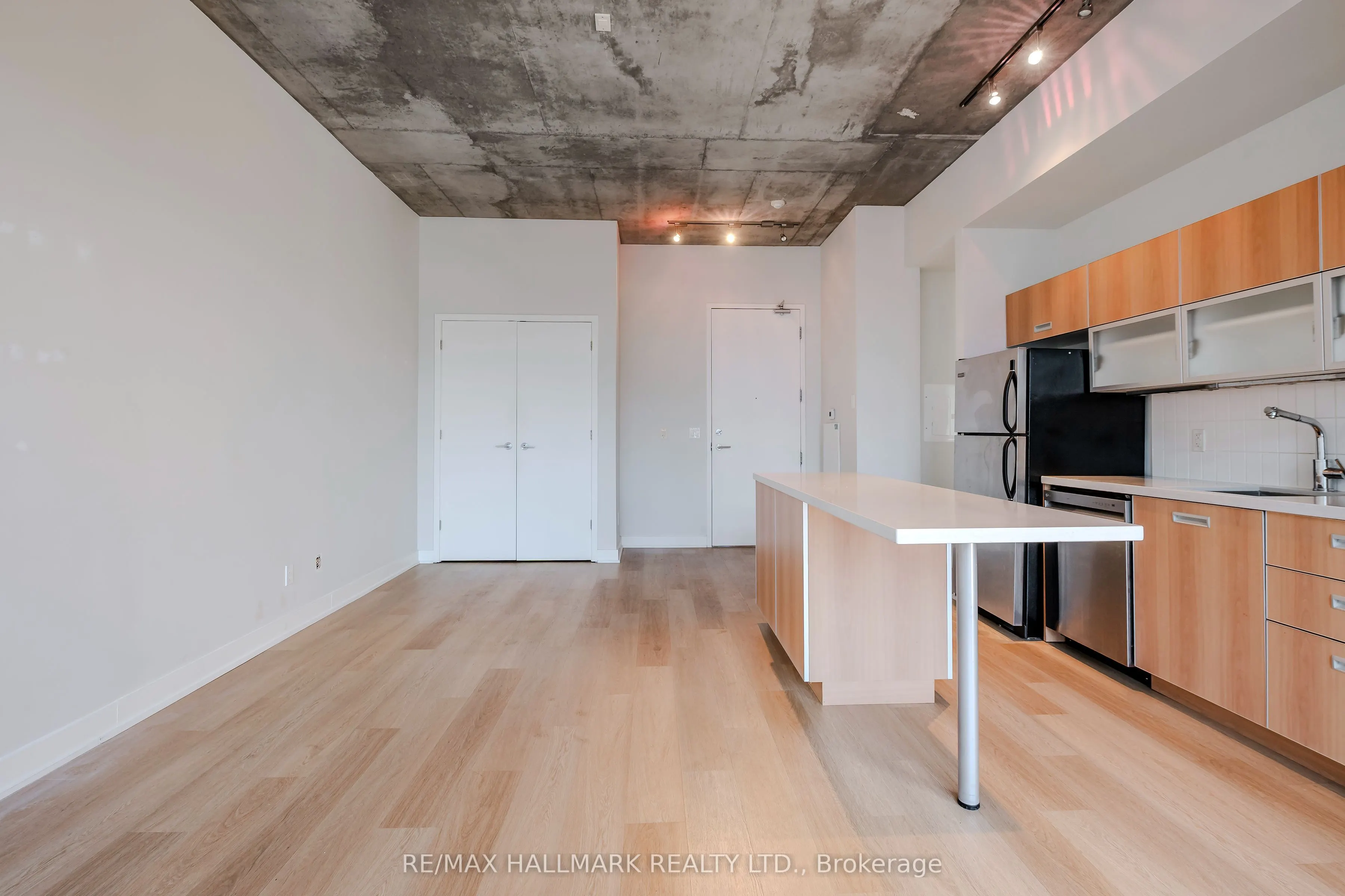60 Bathurst Street, #910