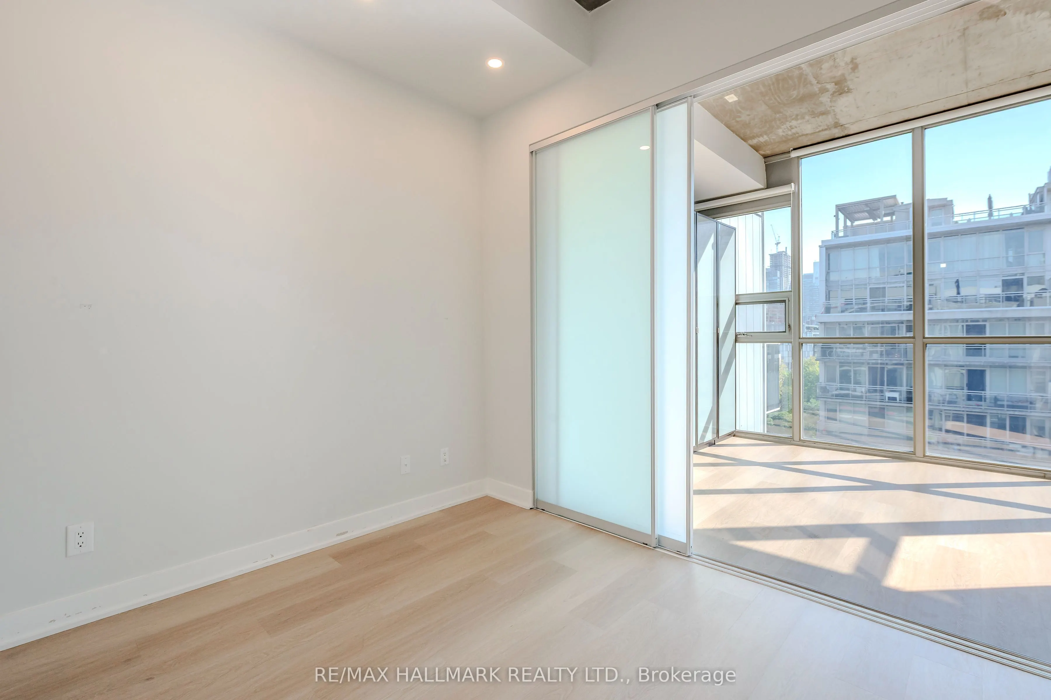 60 Bathurst Street, #910