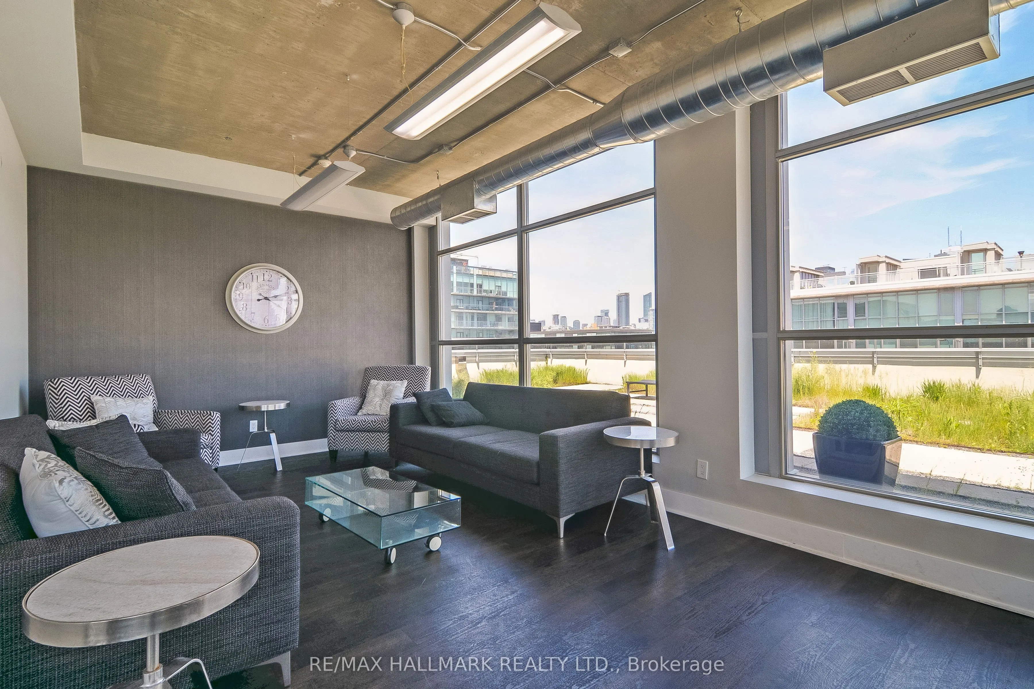 60 Bathurst Street, #910
