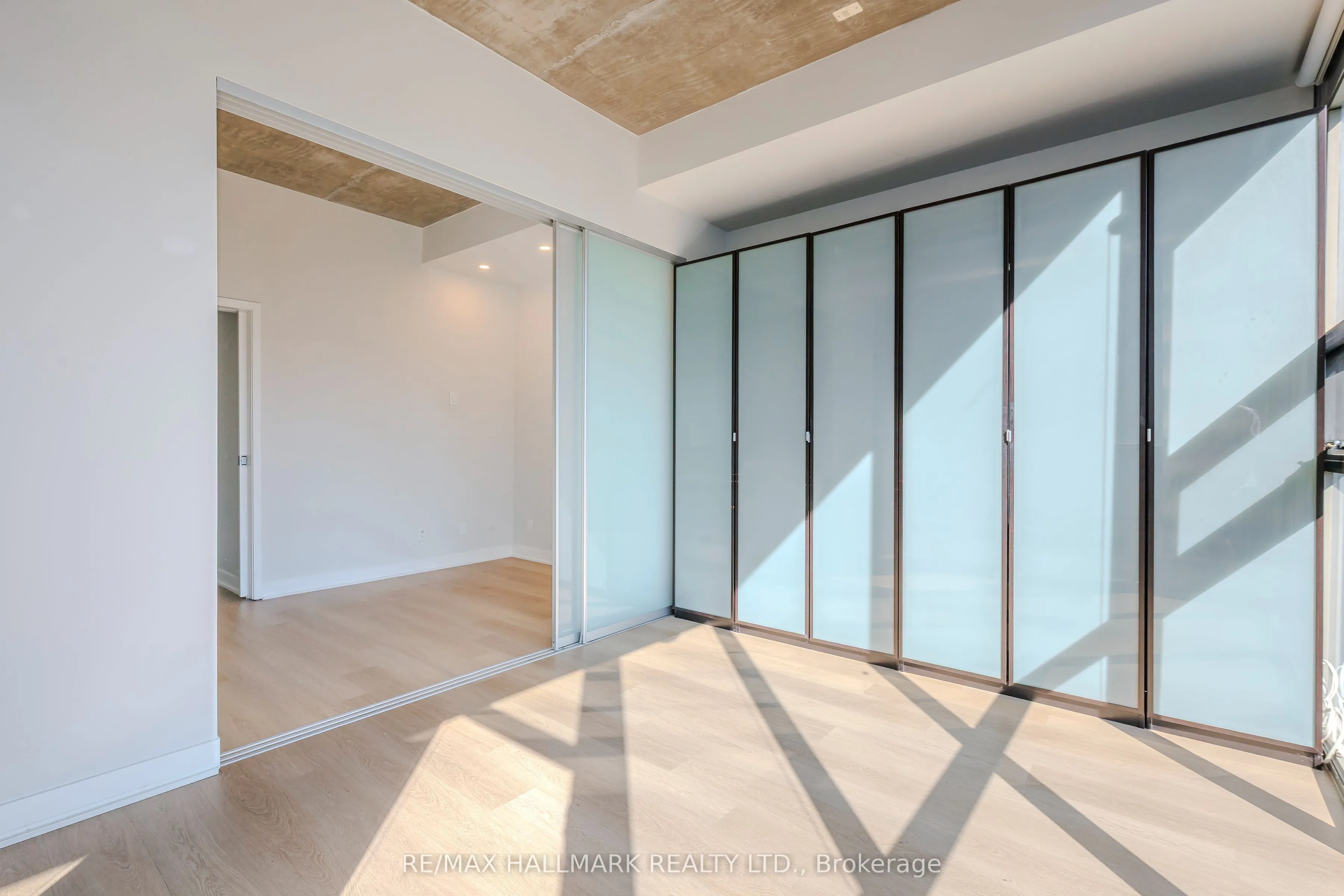 60 Bathurst Street, #910
