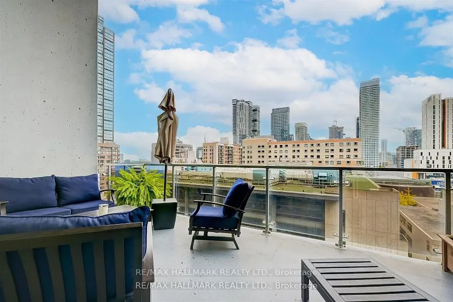86 Gerrard Street E, #8E