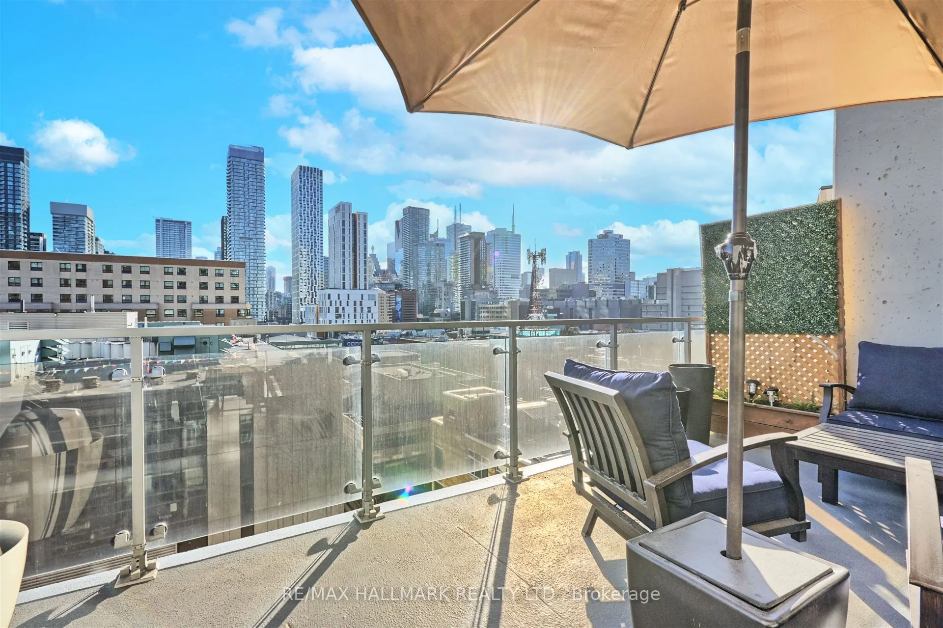86 Gerrard Street E, #8E