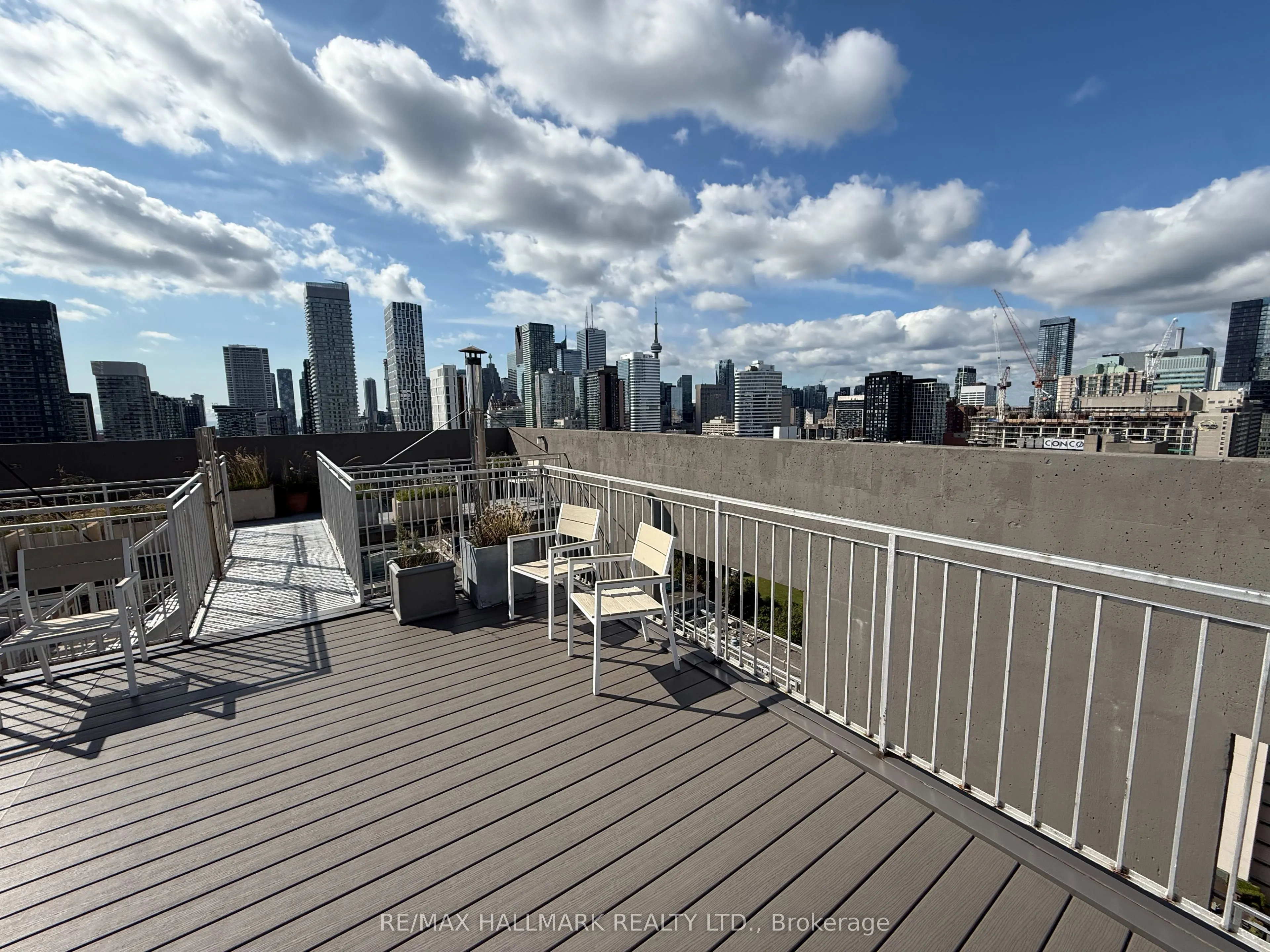 86 Gerrard Street E, #8E