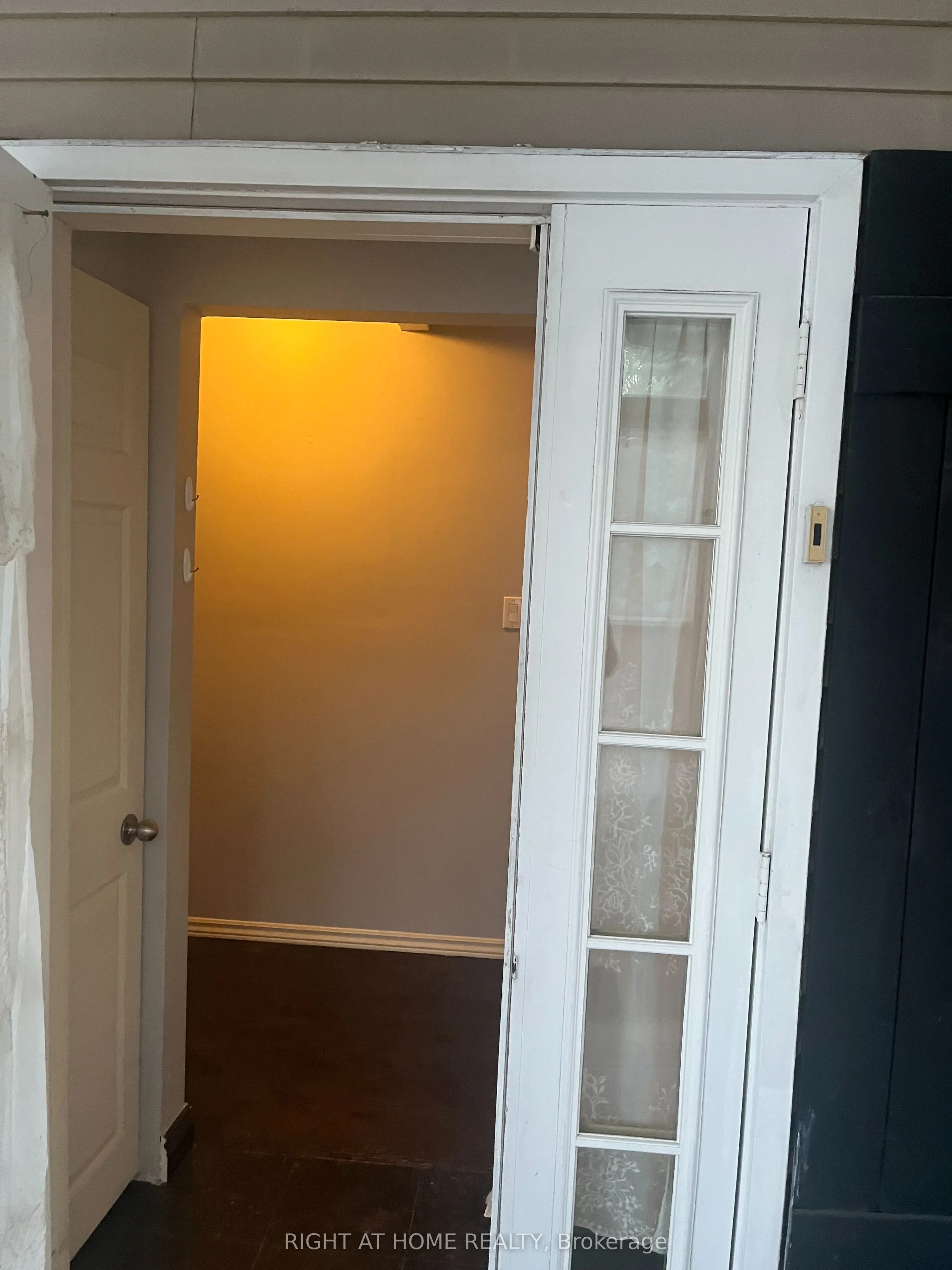 125 Steeles Avenue S, #unit 2